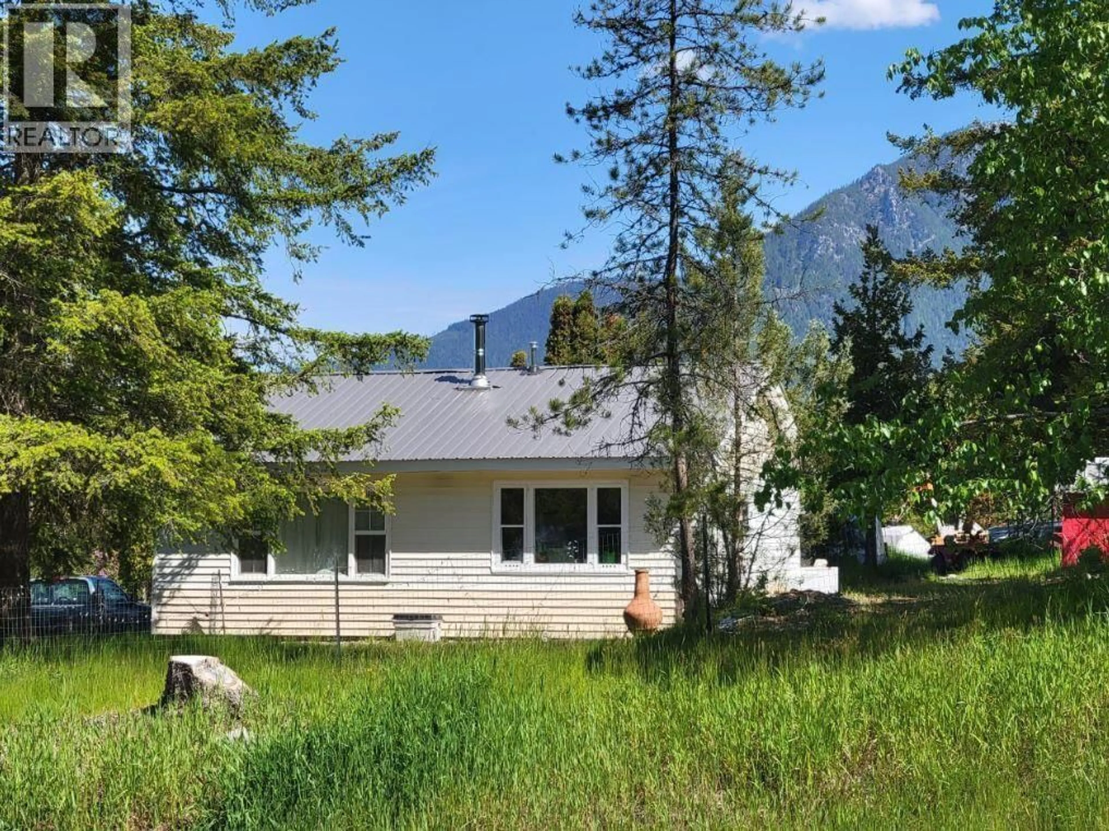 A pic from outside/outdoor area/front of a property/back of a property/a pic from drone, mountain view for 572 6 HIGHWAY, Nakusp British Columbia V0G1R1