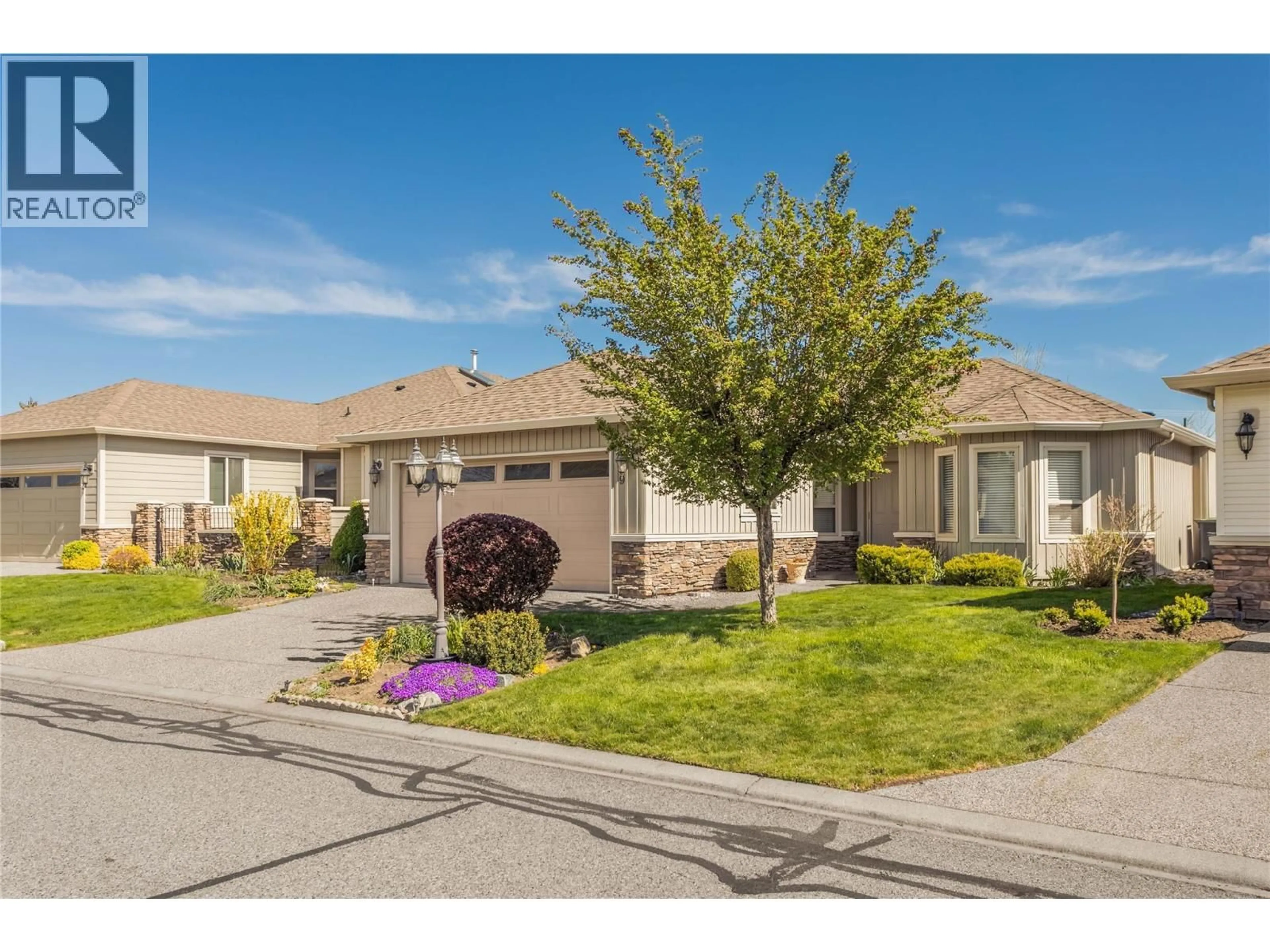 Home with vinyl exterior material, street for 49 - 2365 STILLINGFLEET ROAD, Kelowna British Columbia V1W4X5