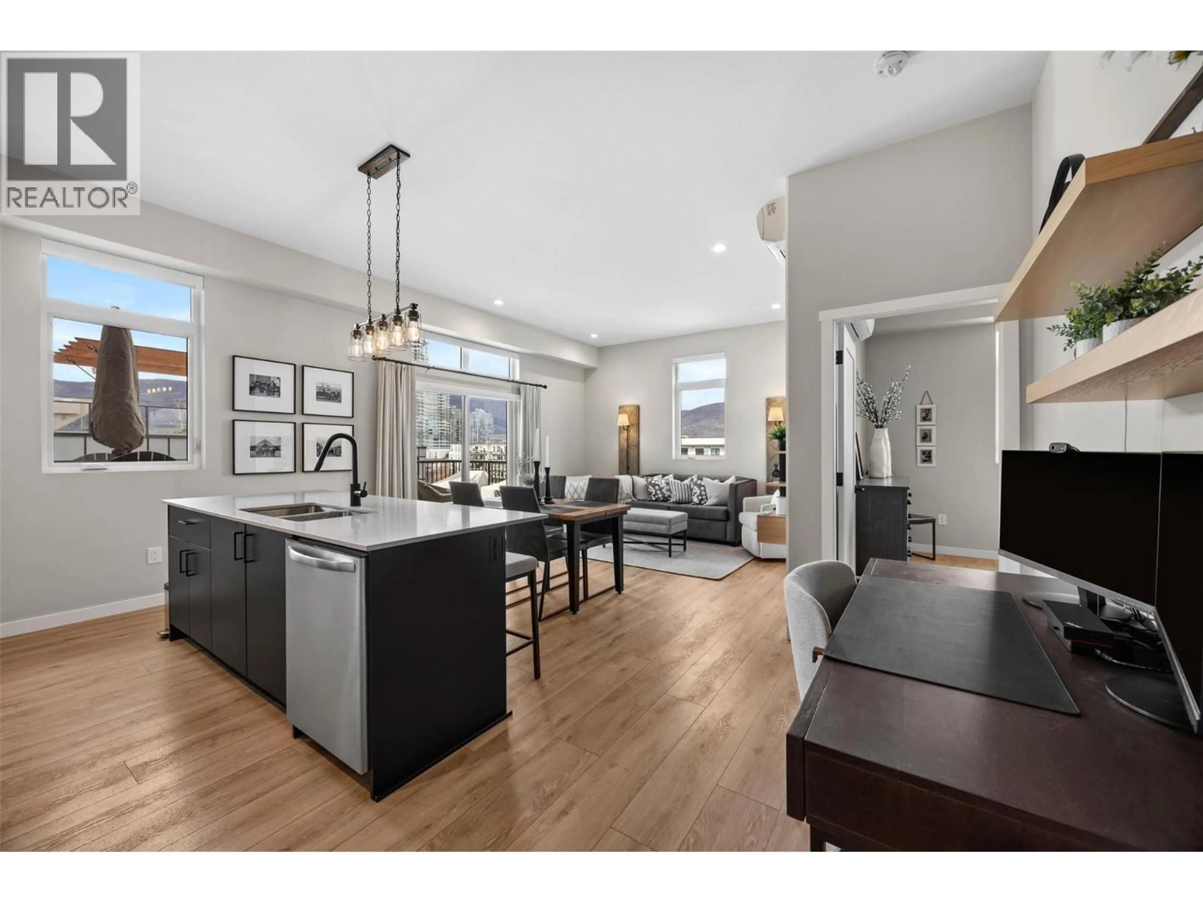 Open concept kitchen, wood/laminate floor for 610 - 660 CAWSTON AVENUE, Kelowna British Columbia V1Y9M1