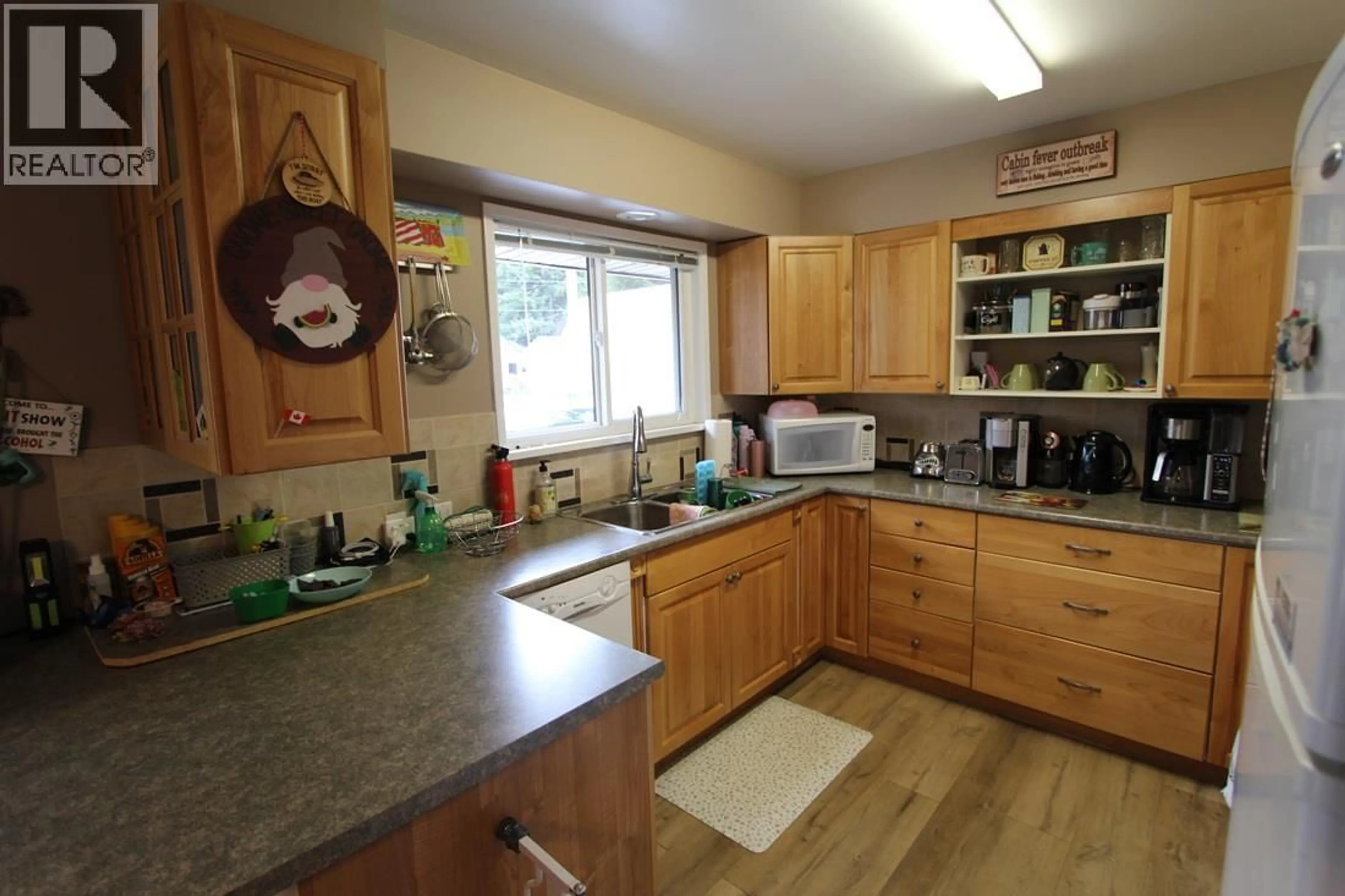 Standard kitchen, unknown for 4188 SOUTH ASHE CRESCENT, Scotch Creek British Columbia V0E1M5