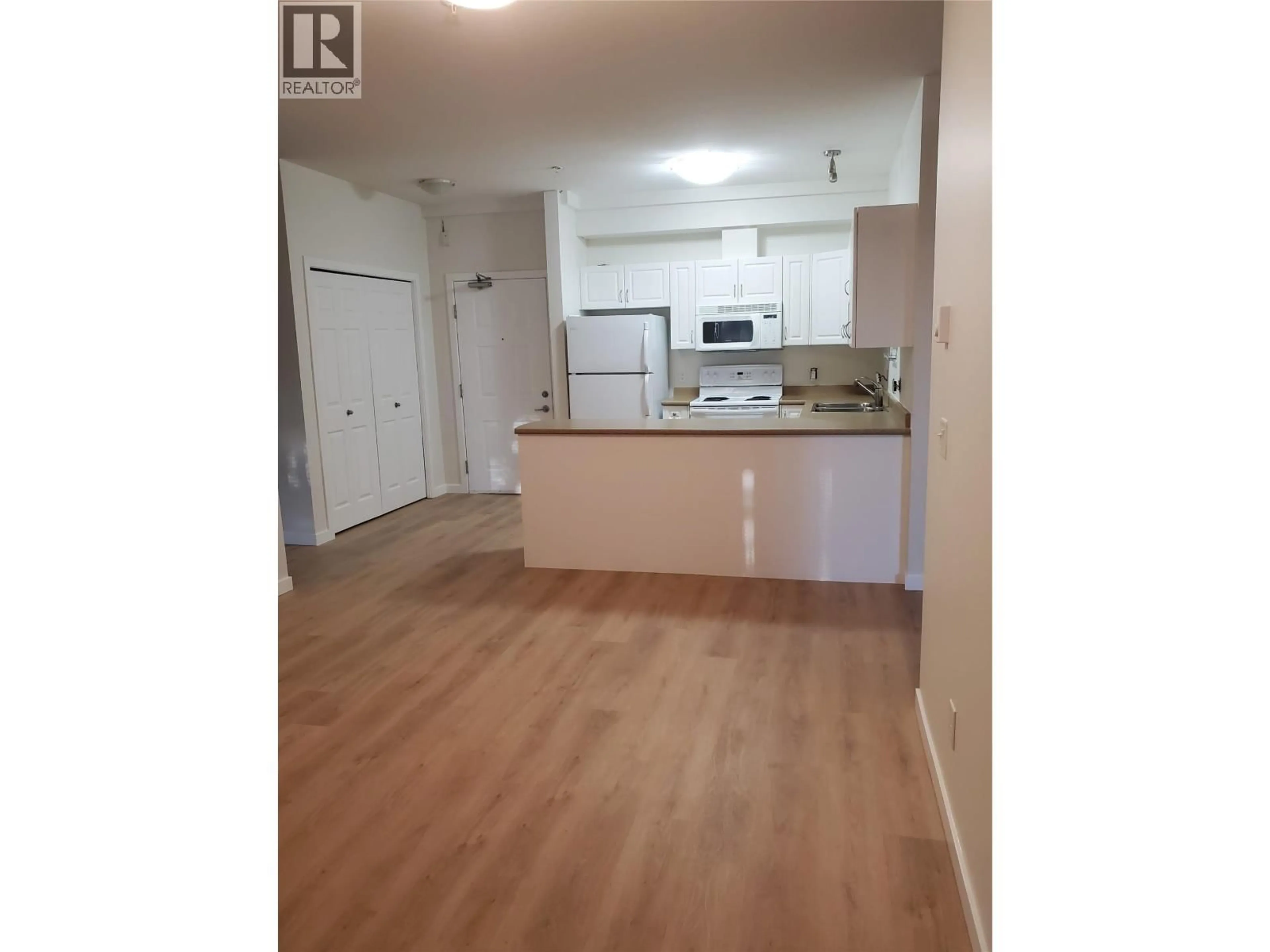 Open concept kitchen, wood/laminate floor for 210 - 778 RUTLAND ROAD NORTH, Kelowna British Columbia V1X8B3