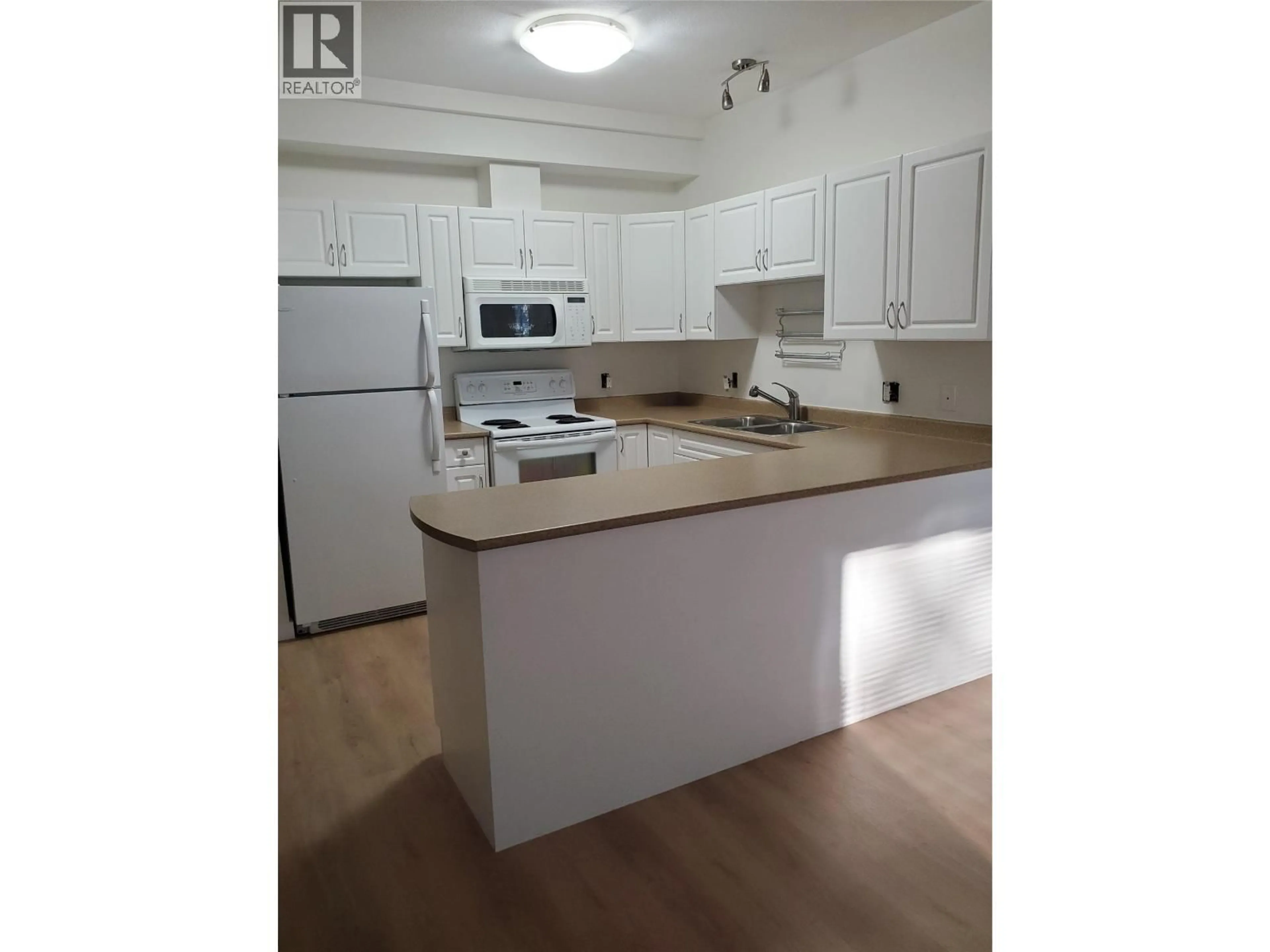 Standard kitchen, unknown for 210 - 778 RUTLAND ROAD NORTH, Kelowna British Columbia V1X8B3