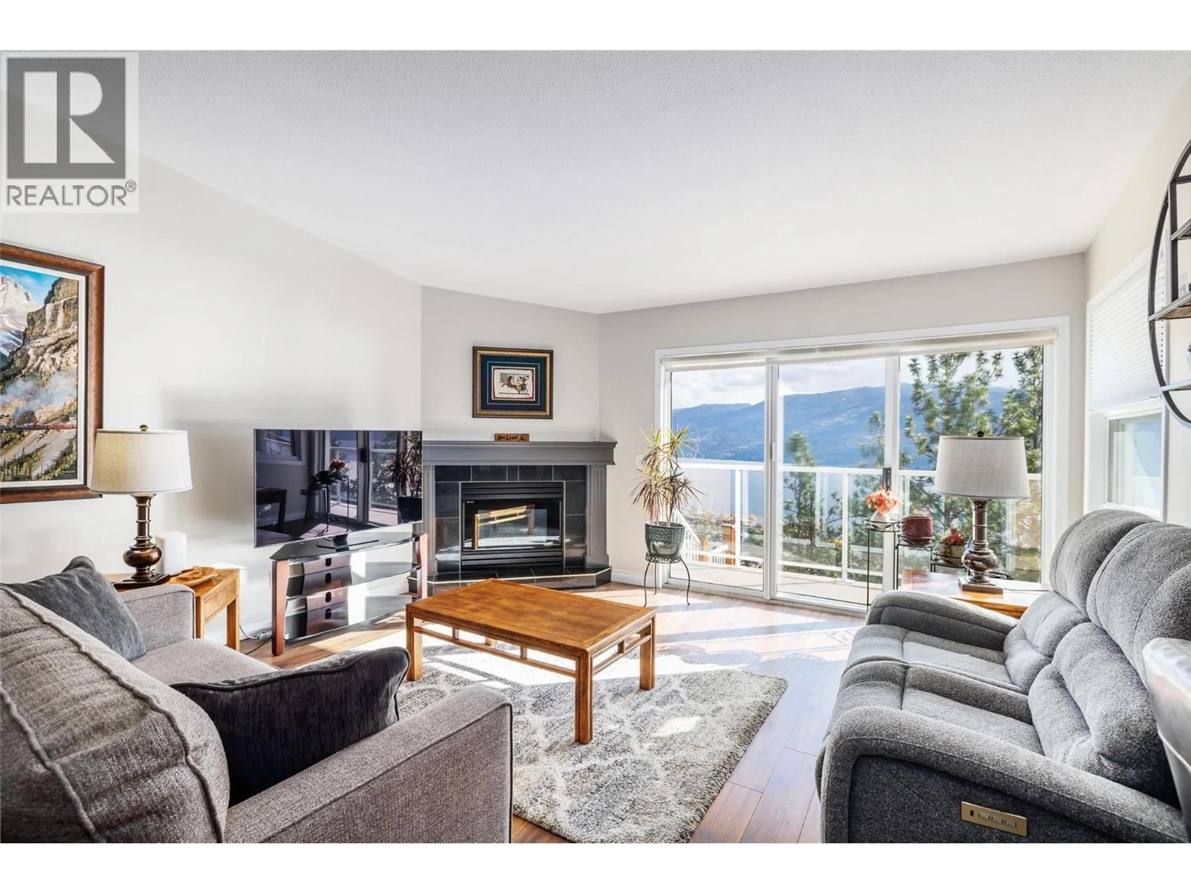 Living room with furniture, unknown for 204 - 4450 PONDEROSA DRIVE, Peachland British Columbia V0H1X5