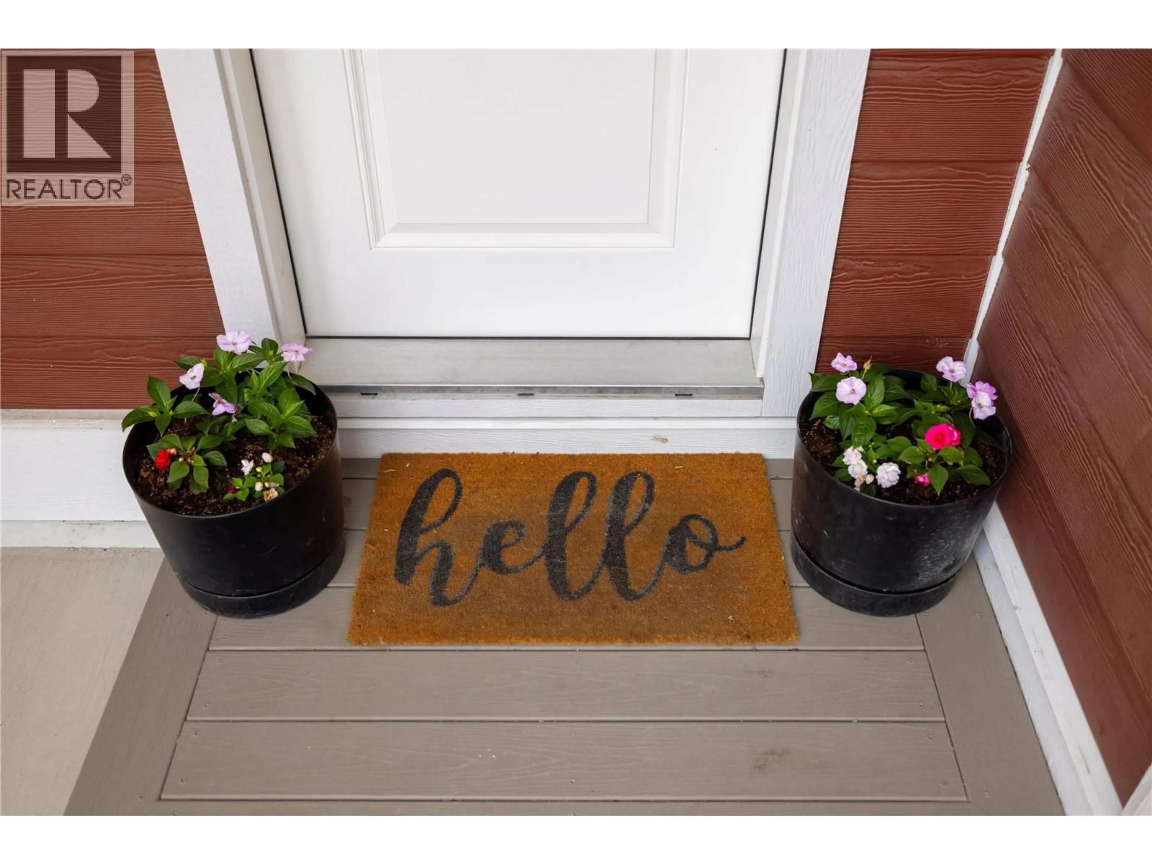 Indoor entryway for 19 - 1999 15 AVENUE, Vernon British Columbia V1T0C6