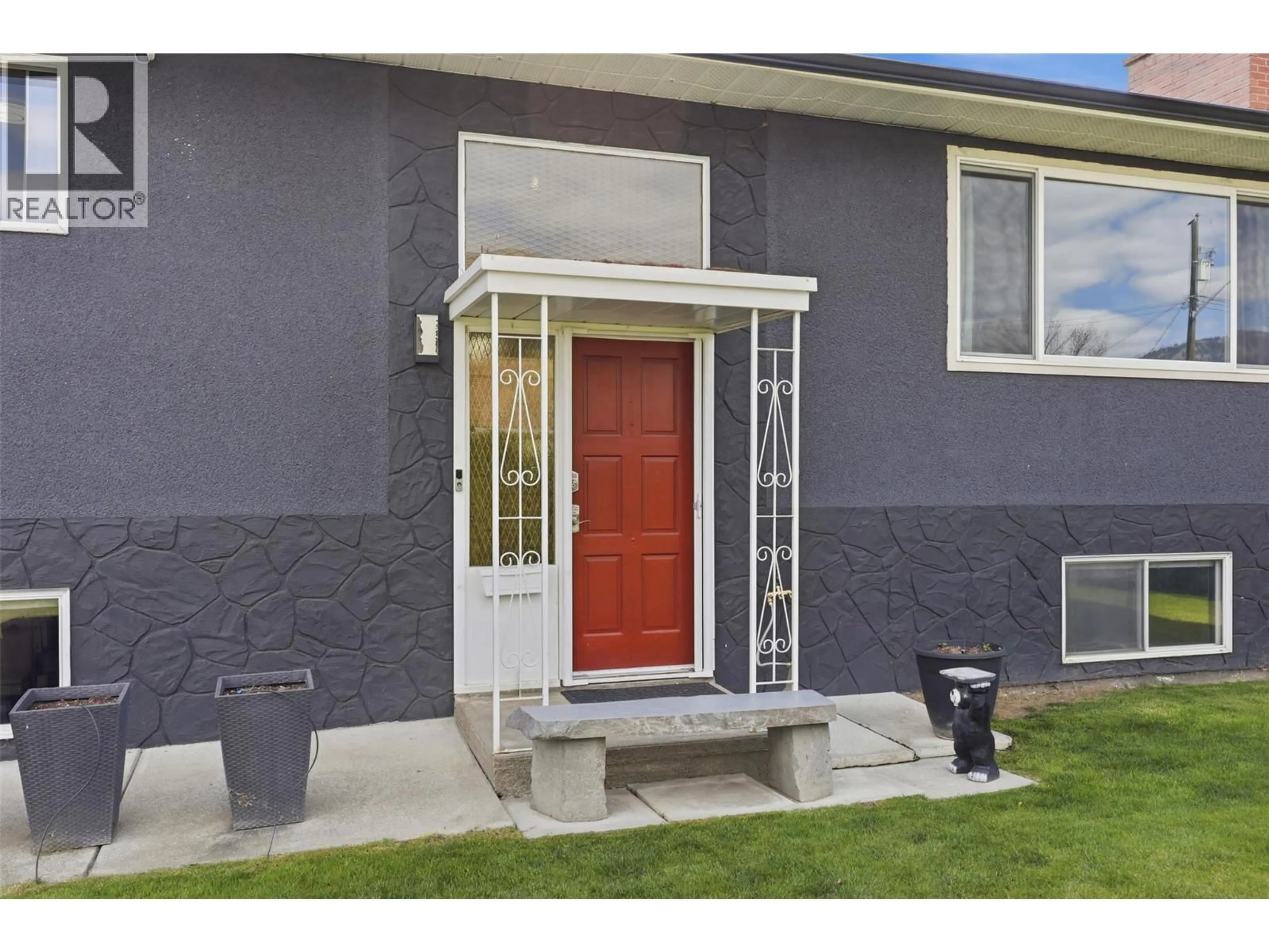 Home with vinyl exterior material, street for 2165 PONDEROSA AVENUE, Kamloops British Columbia V2B4V8