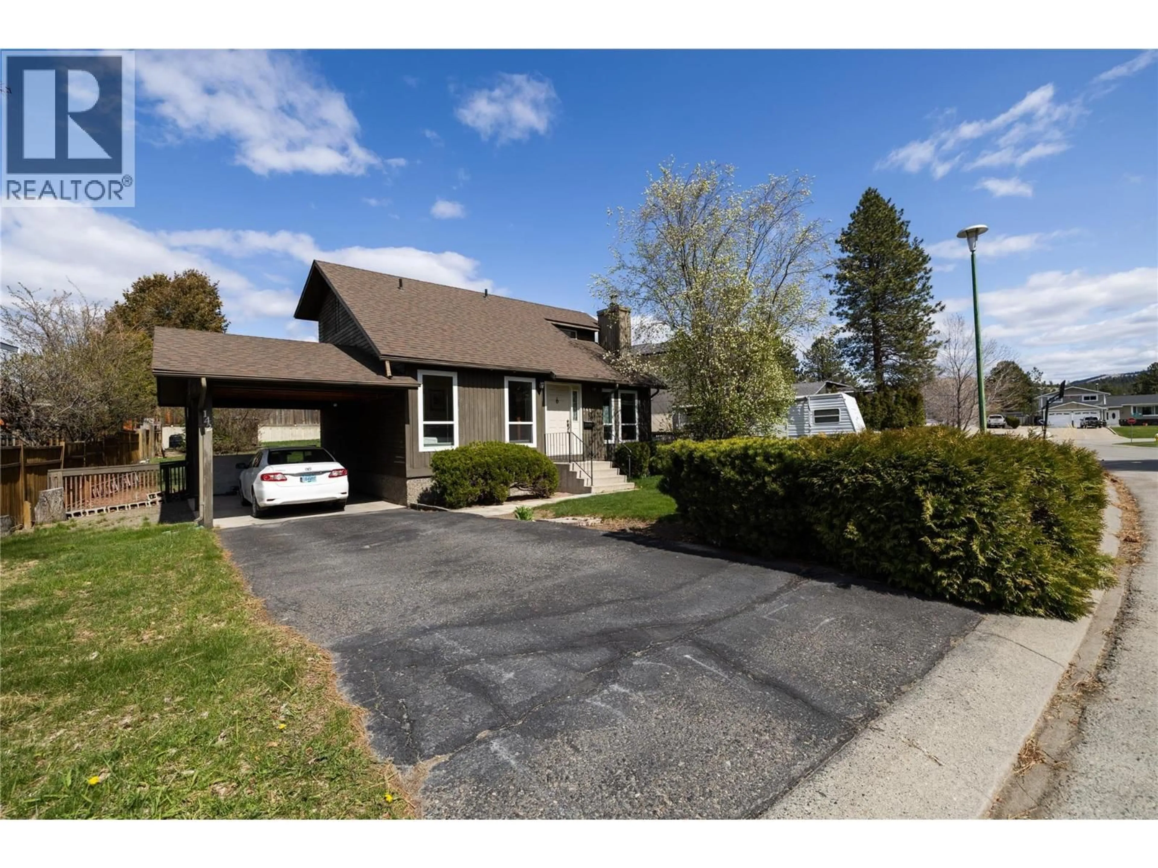 Home with vinyl exterior material, street for 142 WHISTLER DRIVE, Kamloops British Columbia V2X1X6
