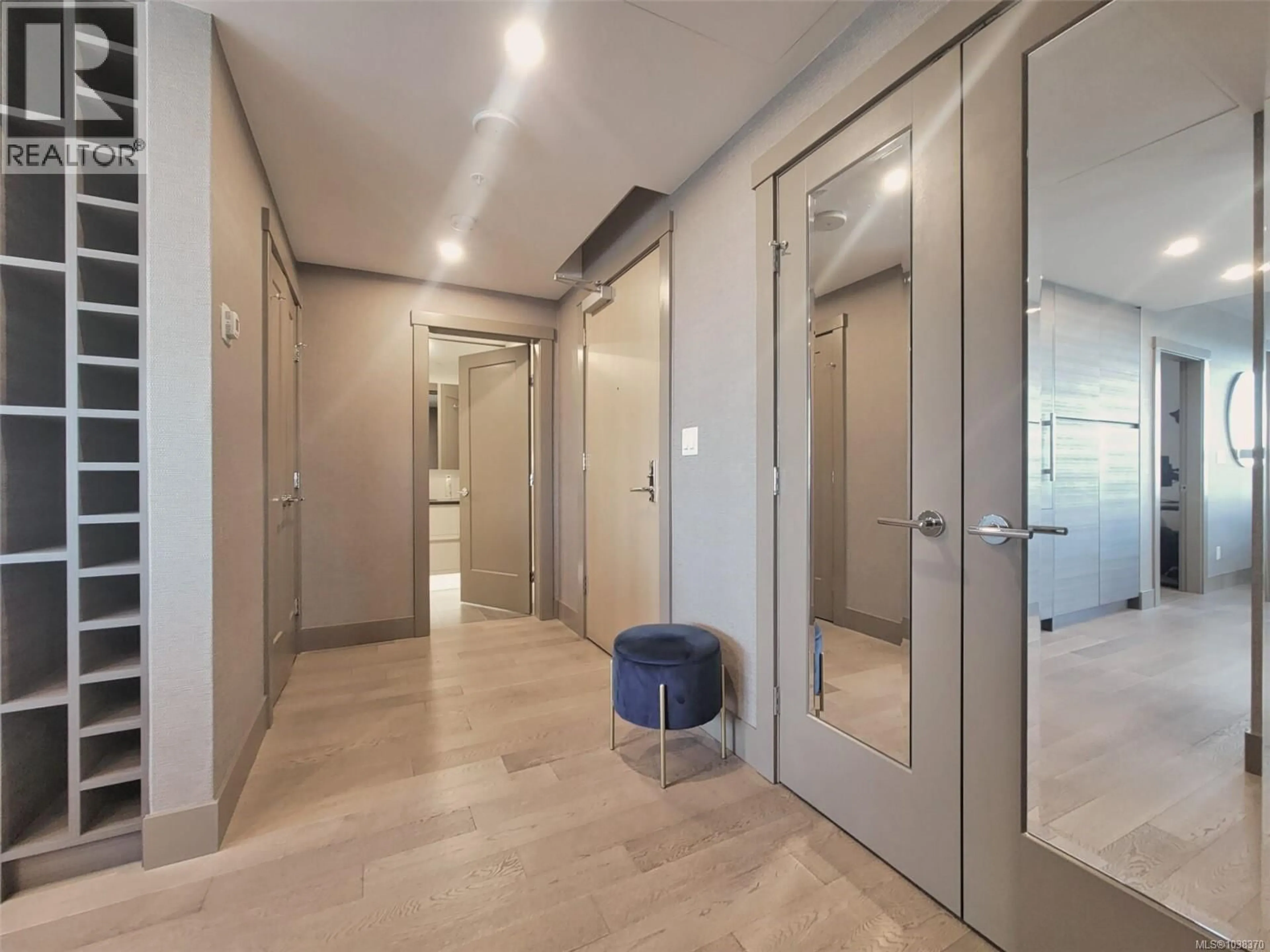 Indoor foyer for 2104 - 777 HERALD STREET, Victoria British Columbia V8W1S5