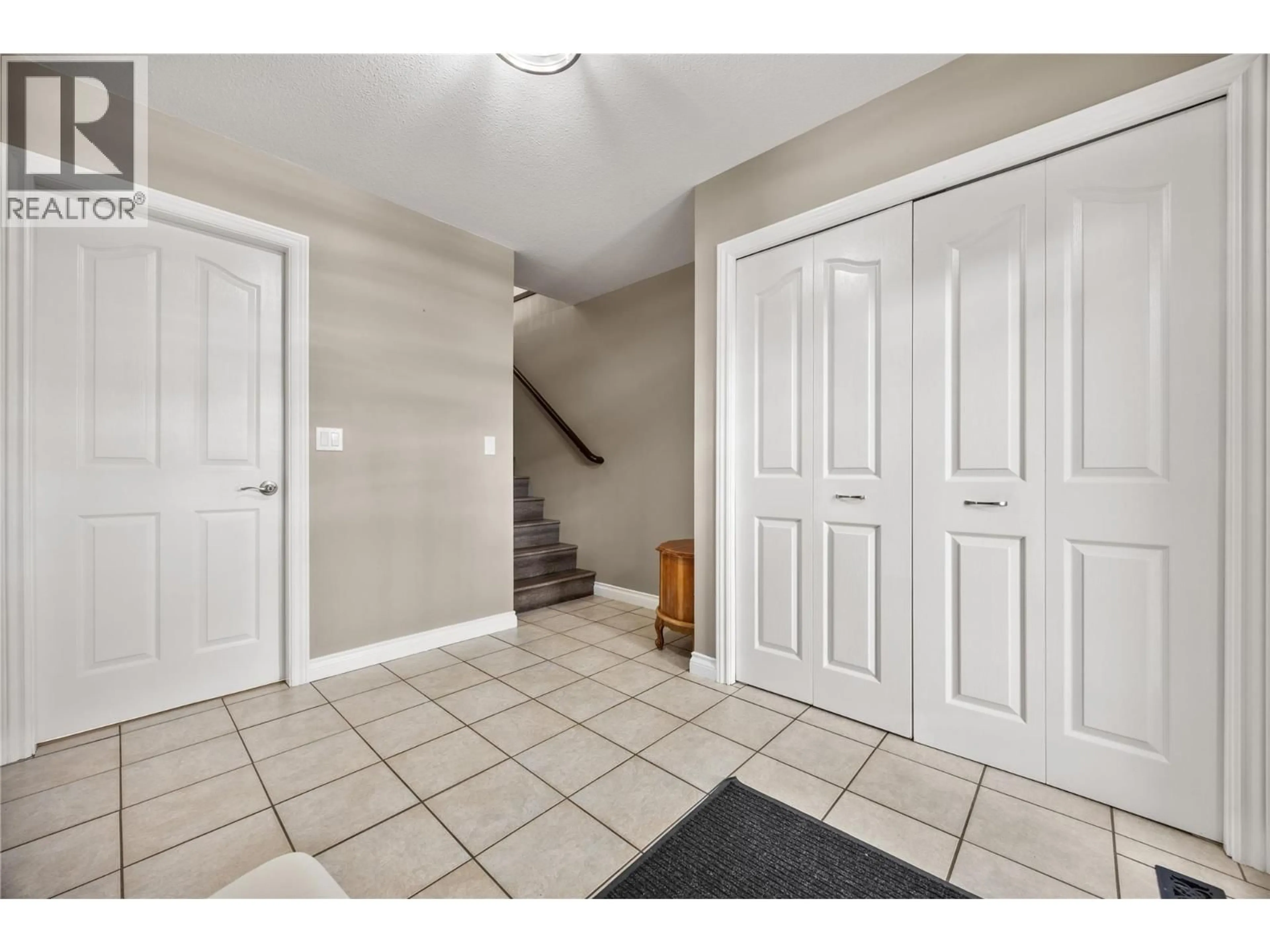Indoor entryway for 440 WIGGLESWORTH CRESCENT, Kelowna British Columbia V1X7N1