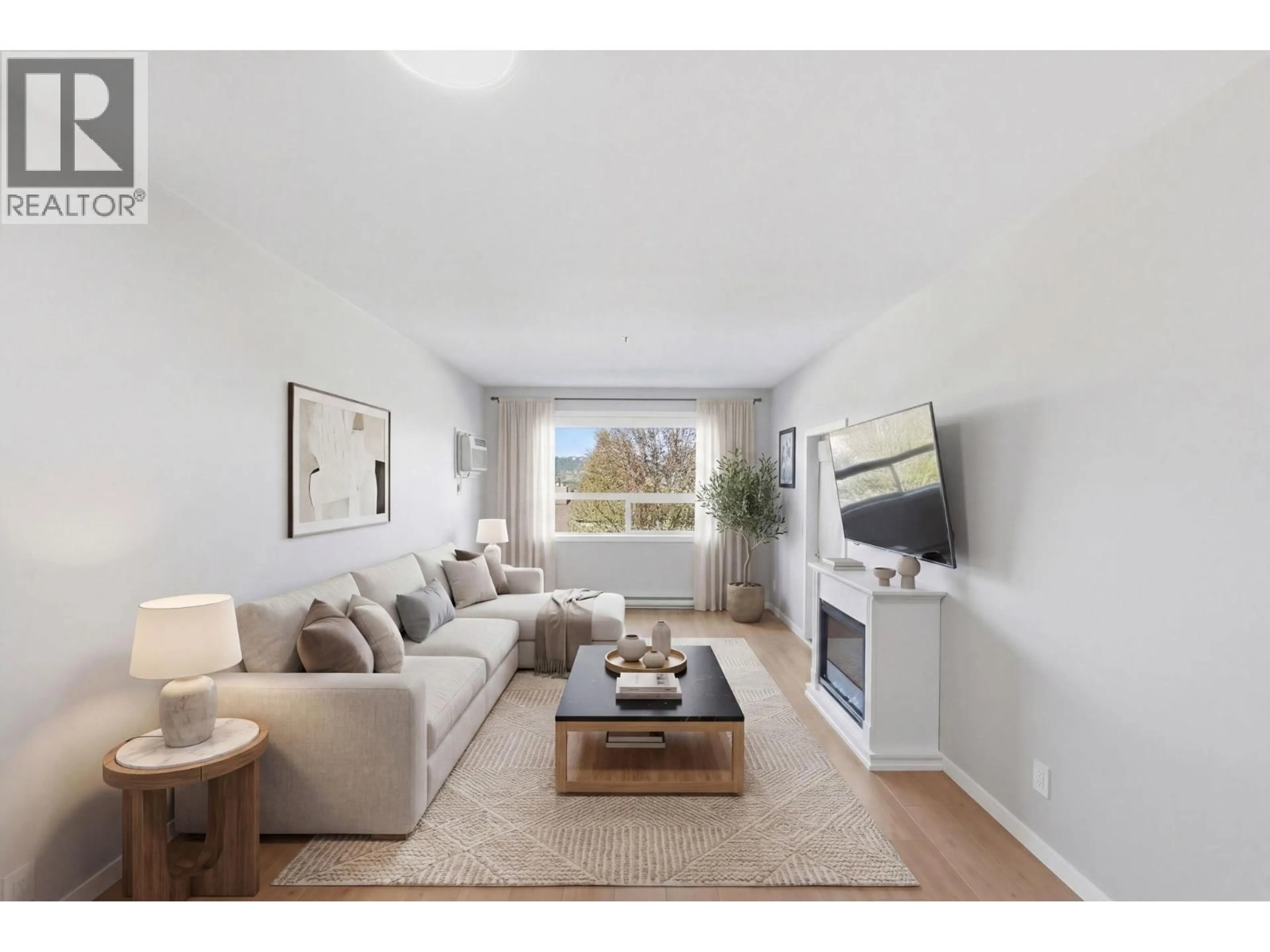 Living room with furniture, unknown for 308 - 778 RUTLAND ROAD NORTH, Kelowna British Columbia V1X8B3