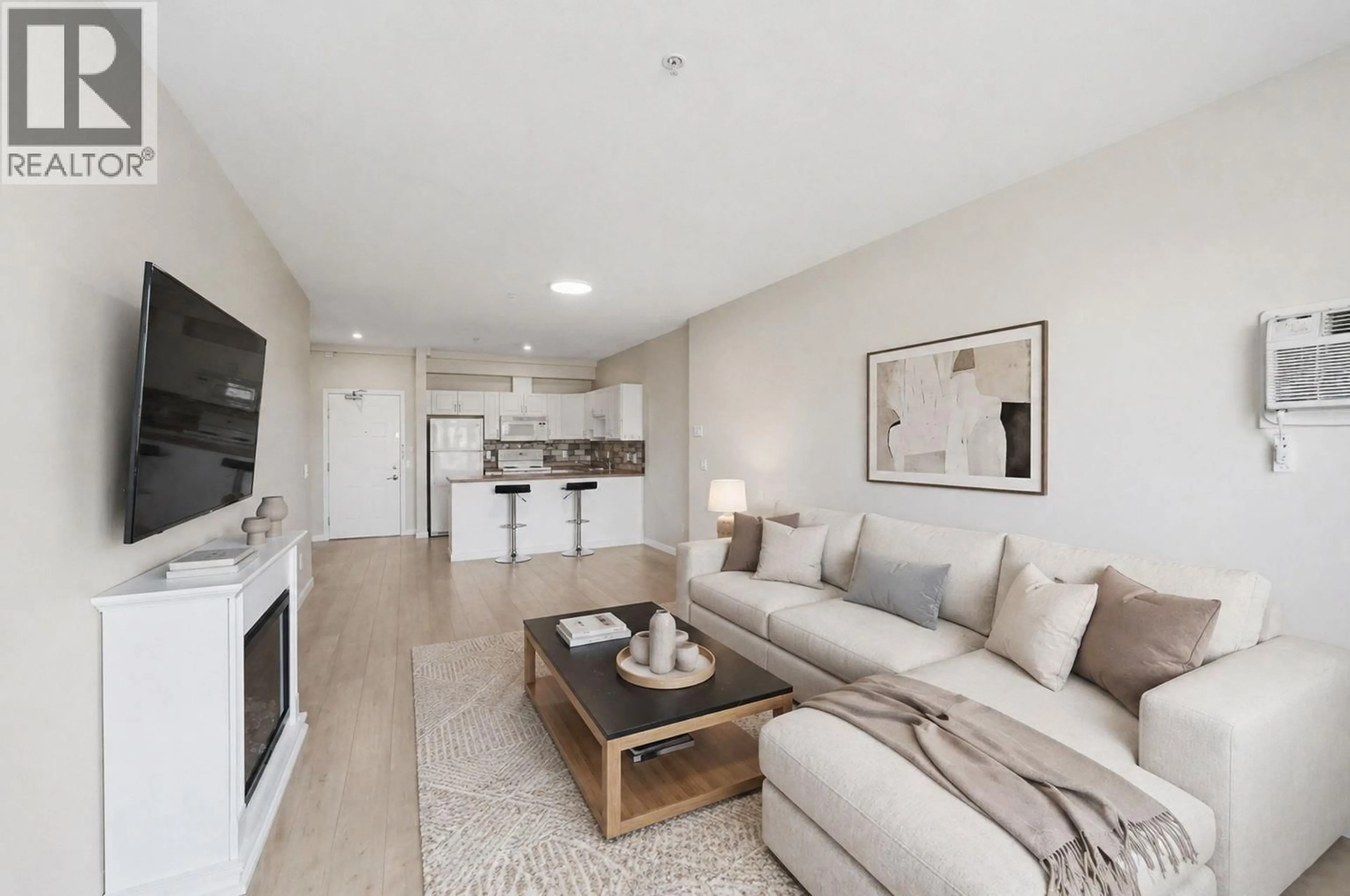 Living room with furniture, unknown for 308 - 778 RUTLAND ROAD NORTH, Kelowna British Columbia V1X8B3