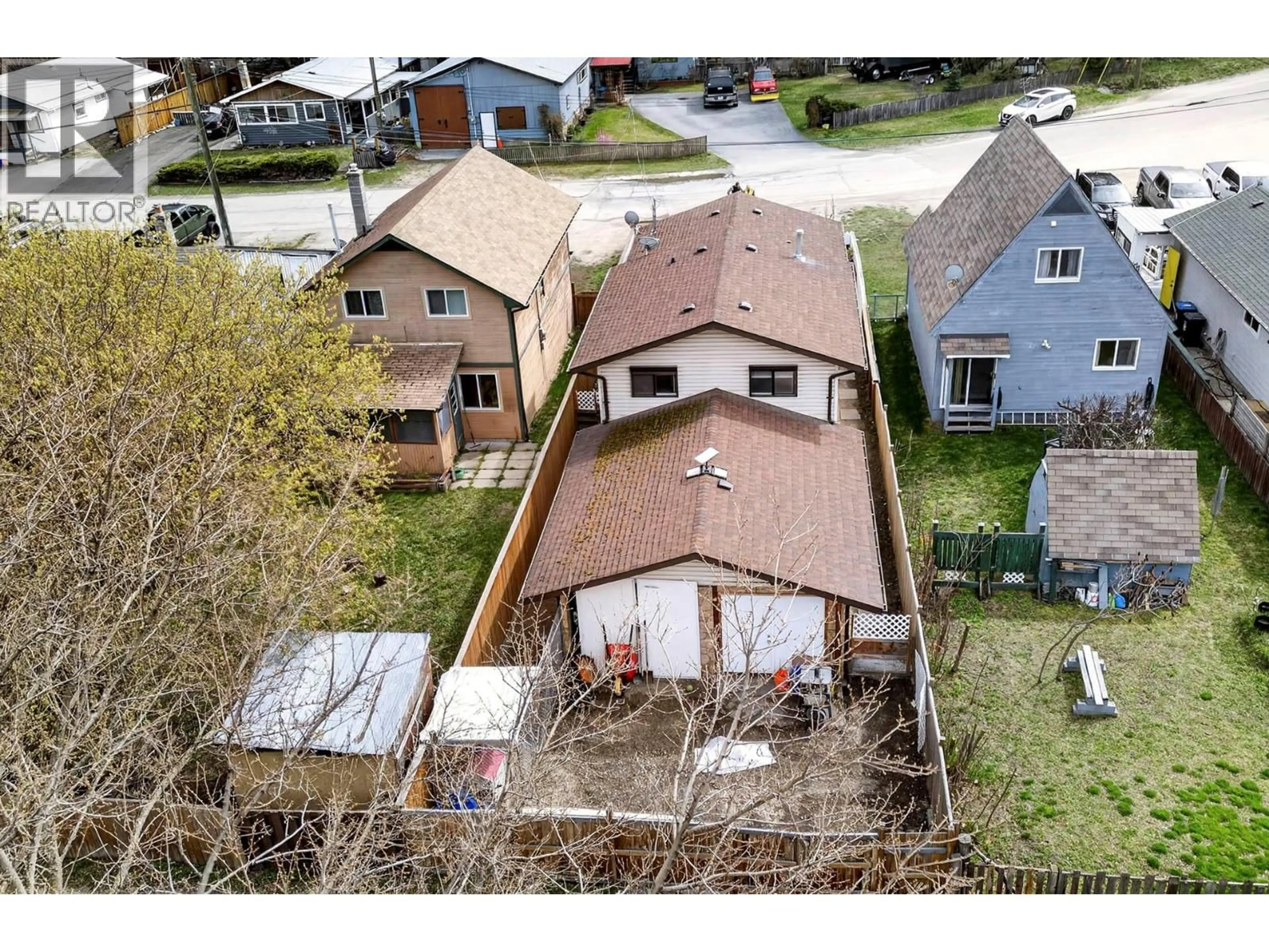 A pic from outside/outdoor area/front of a property/back of a property/a pic from drone, street for 1018 HILLSIDE AVENUE, Chase British Columbia V0E1M0
