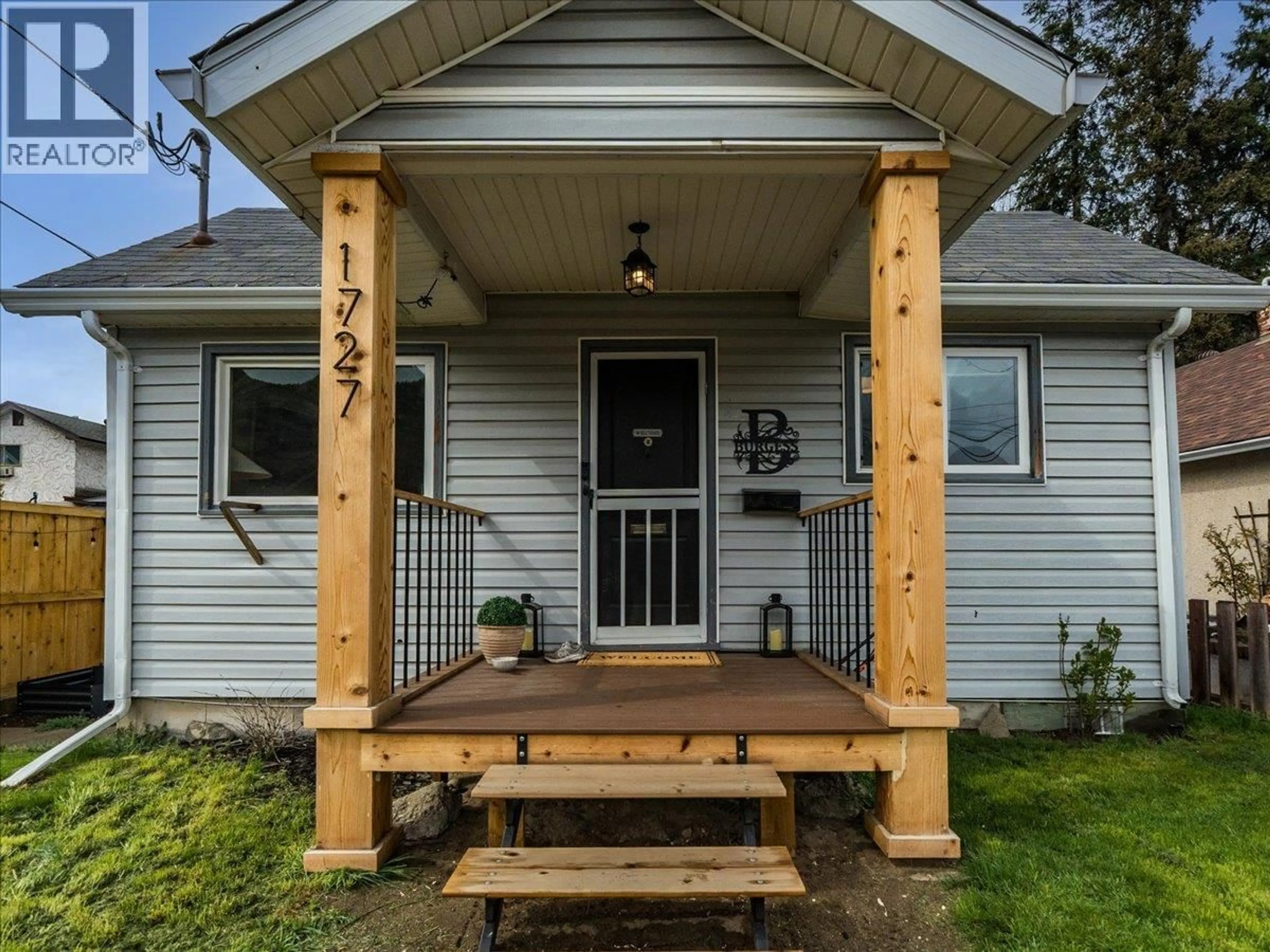 Patio, street for 1727 CIRCLE STREET, Trail British Columbia V1R1W8