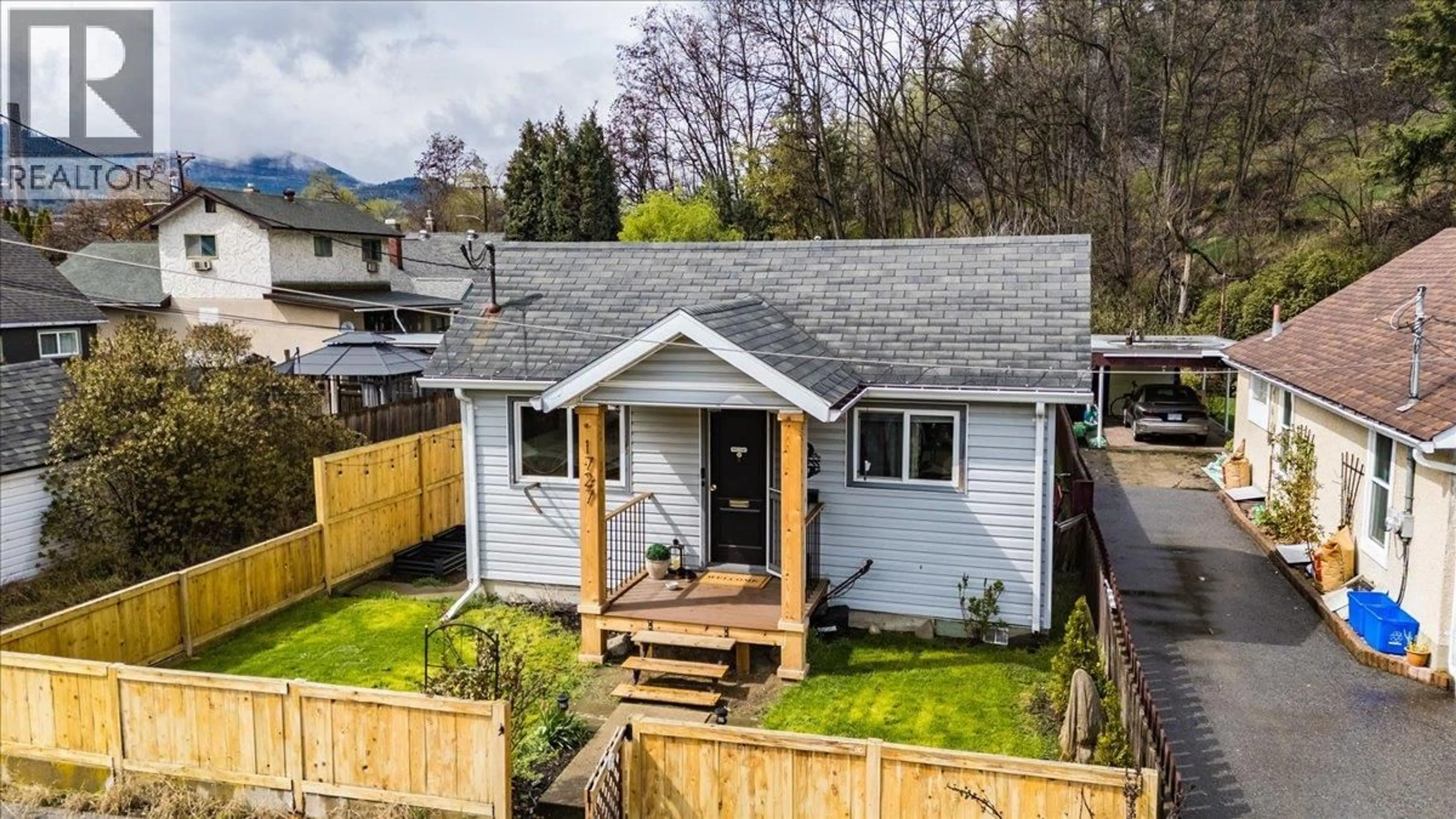A pic from outside/outdoor area/front of a property/back of a property/a pic from drone, mountain view for 1727 CIRCLE STREET, Trail British Columbia V1R1W8