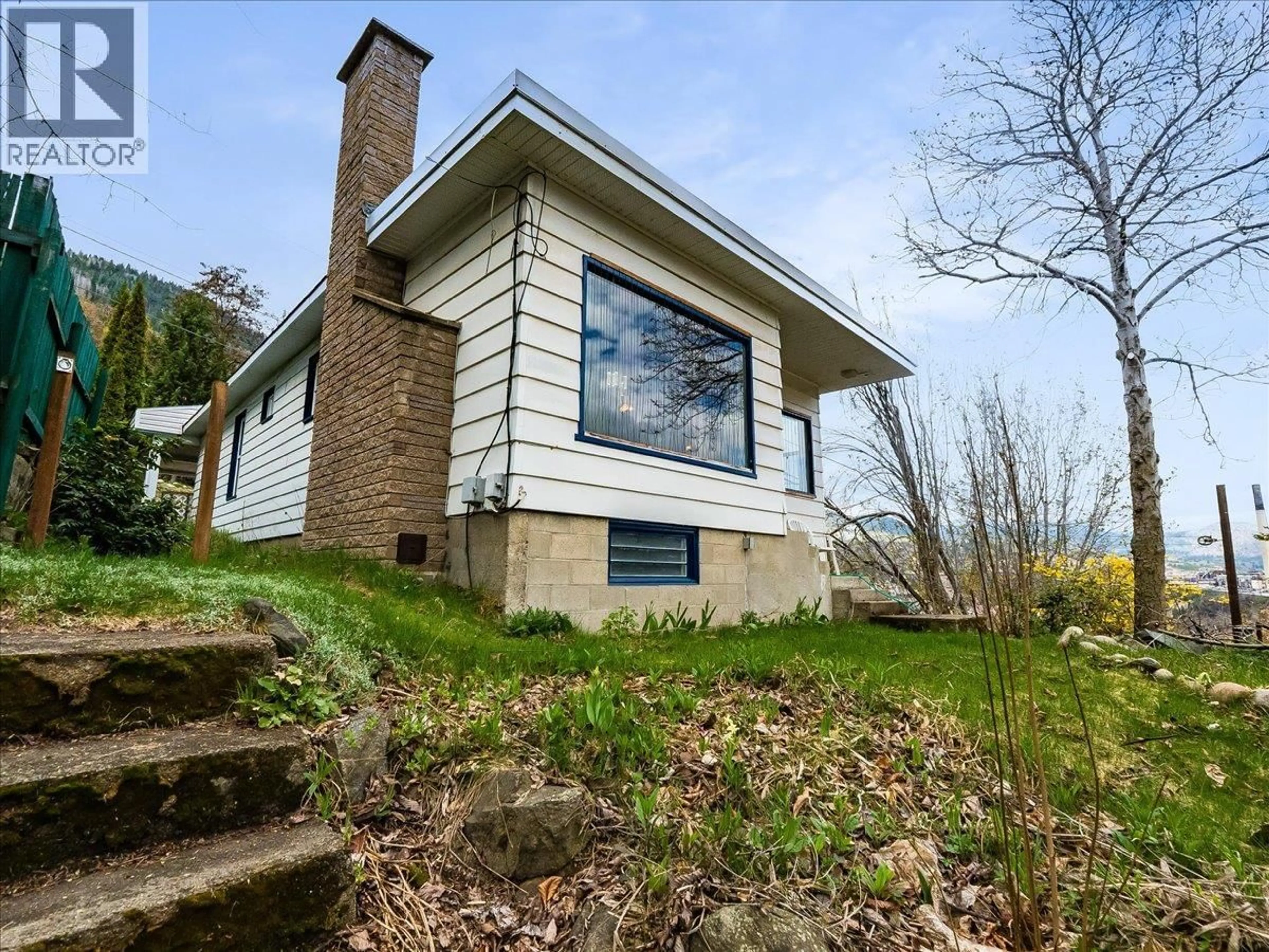 Home with vinyl exterior material, building for 1472 GREEN AVENUE LANE, Trail British Columbia V1R4K2