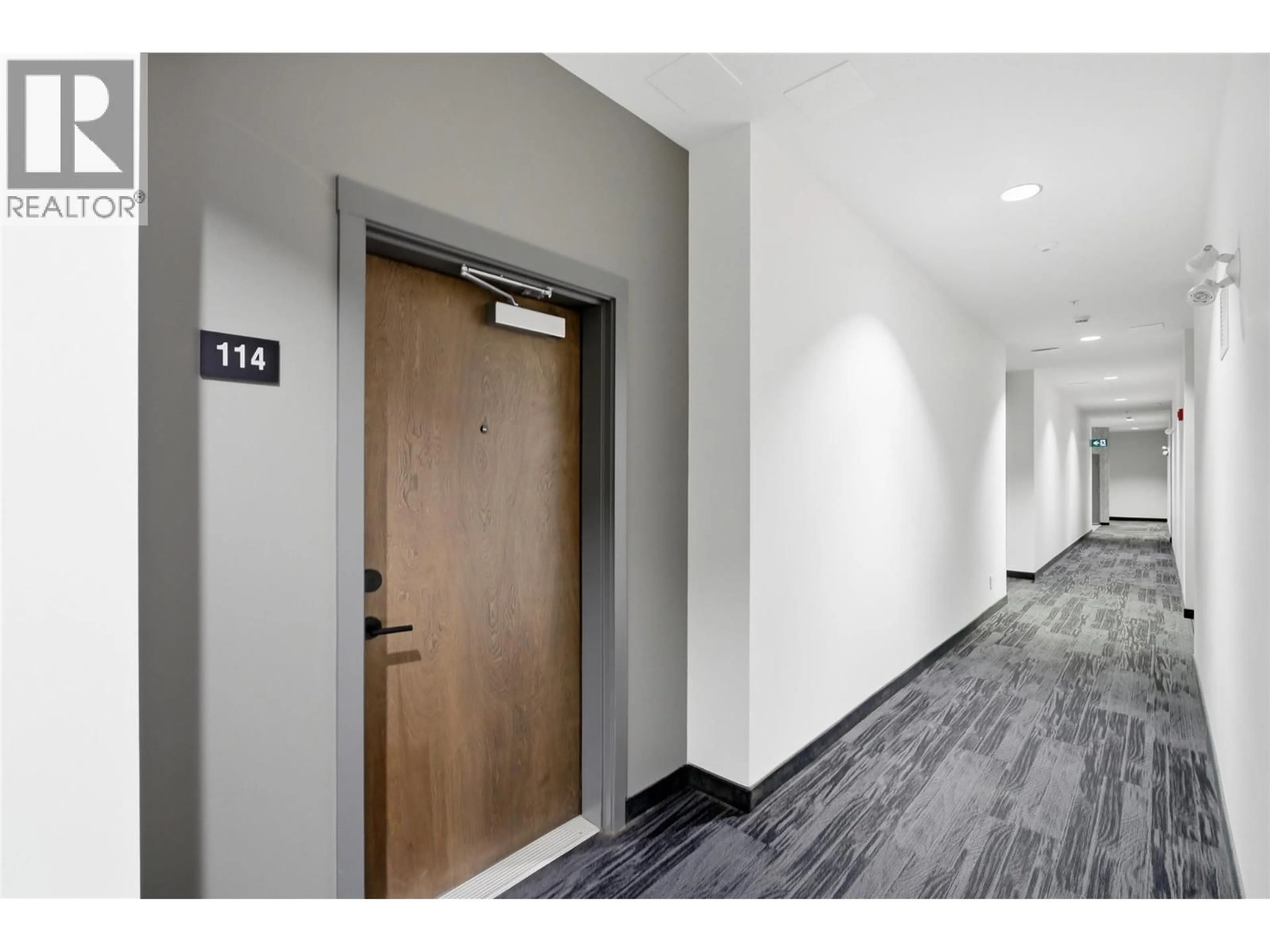 Indoor foyer for 114 - 1880 HUGH ALLAN DRIVE, Kamloops British Columbia V1S0E8