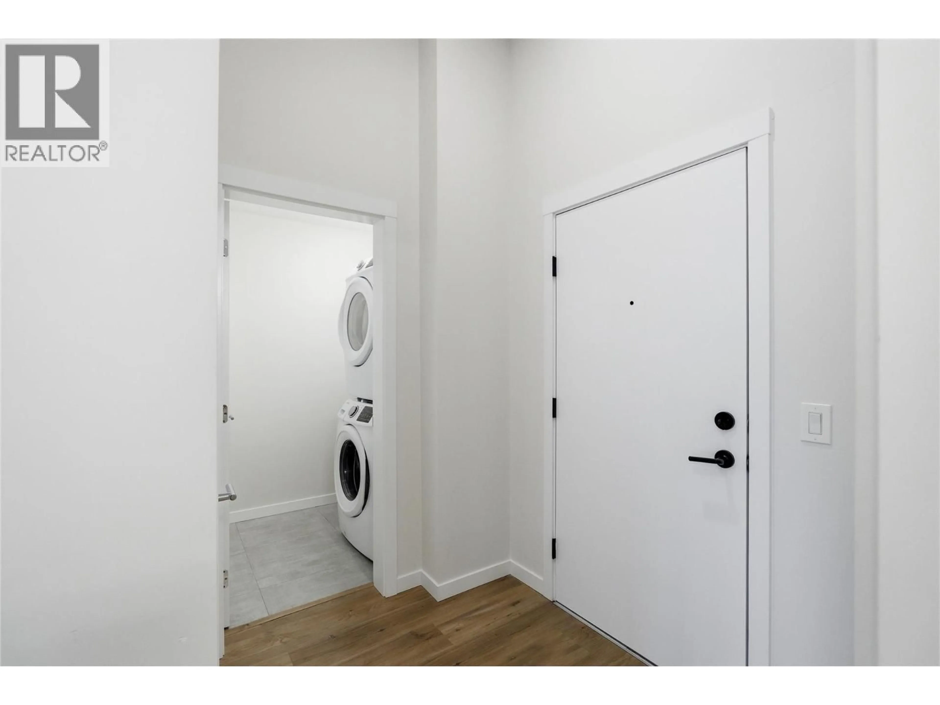 Indoor entryway for 114 - 1880 HUGH ALLAN DRIVE, Kamloops British Columbia V1S0E8