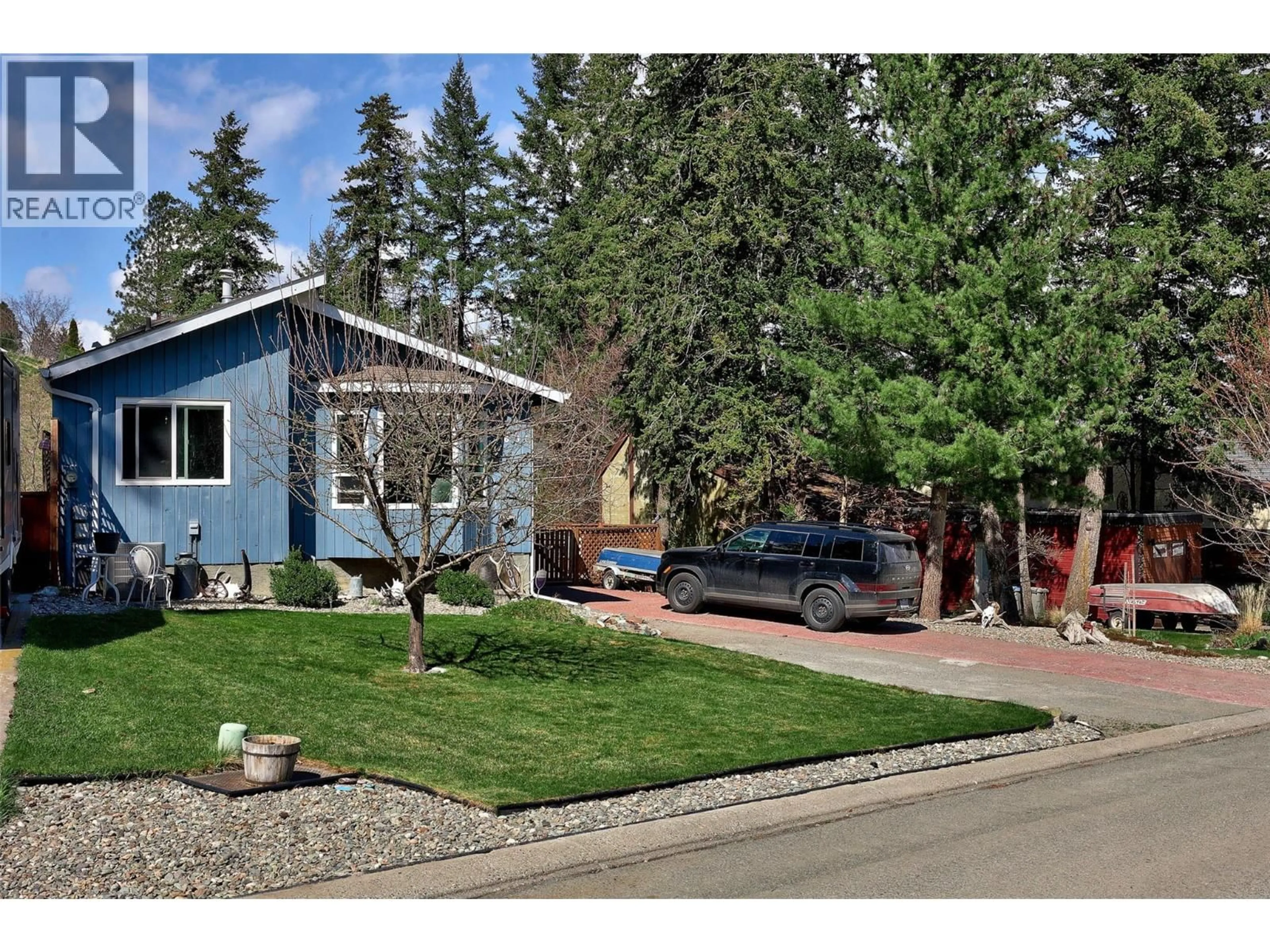 Home with vinyl exterior material, street for 606 GLENEAGLES DRIVE, Kamloops British Columbia V2E1Z1