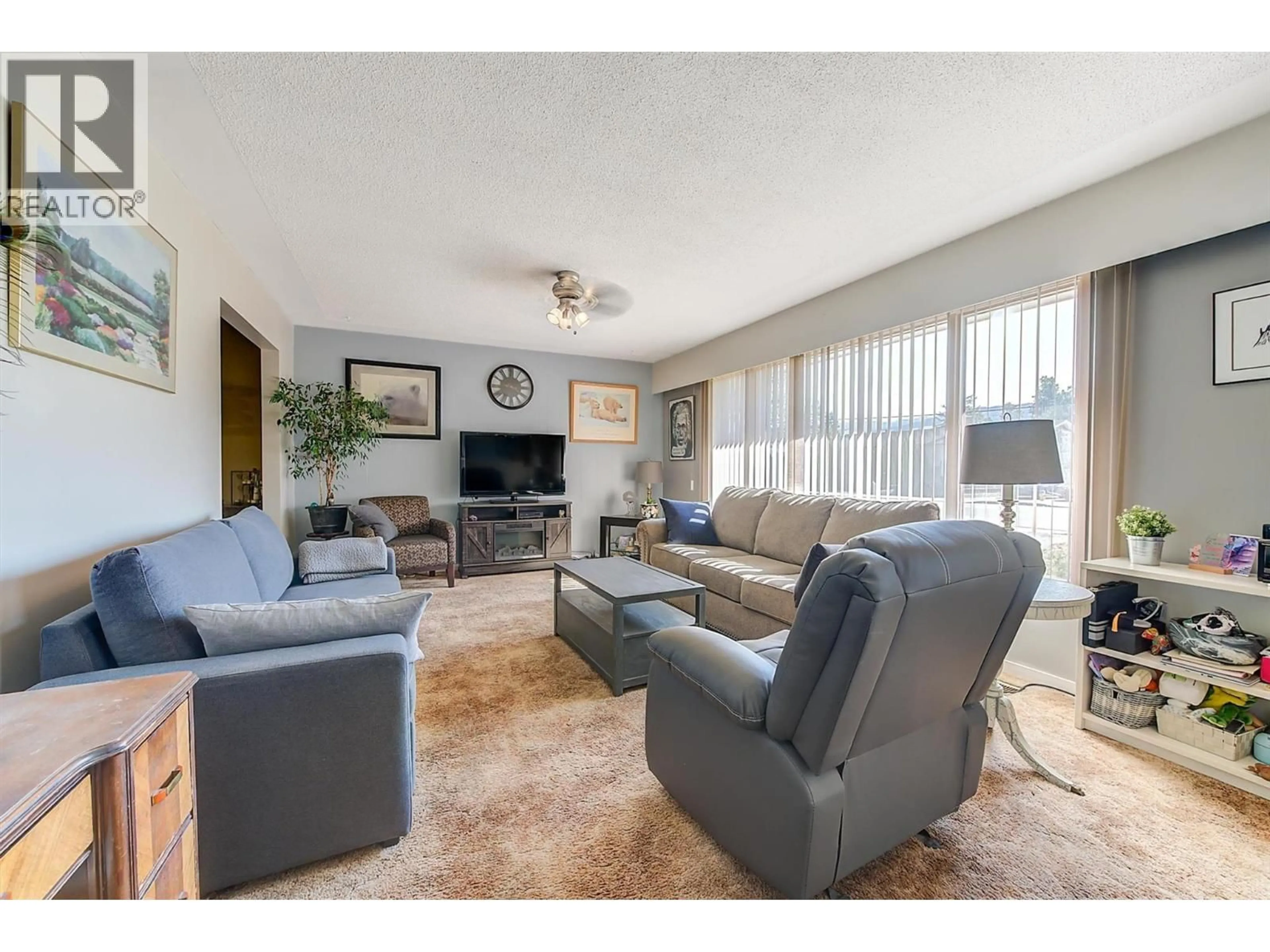 Living room with furniture, unknown for 280 DOUGALL ROAD SOUTH, Kelowna British Columbia V1X3J6