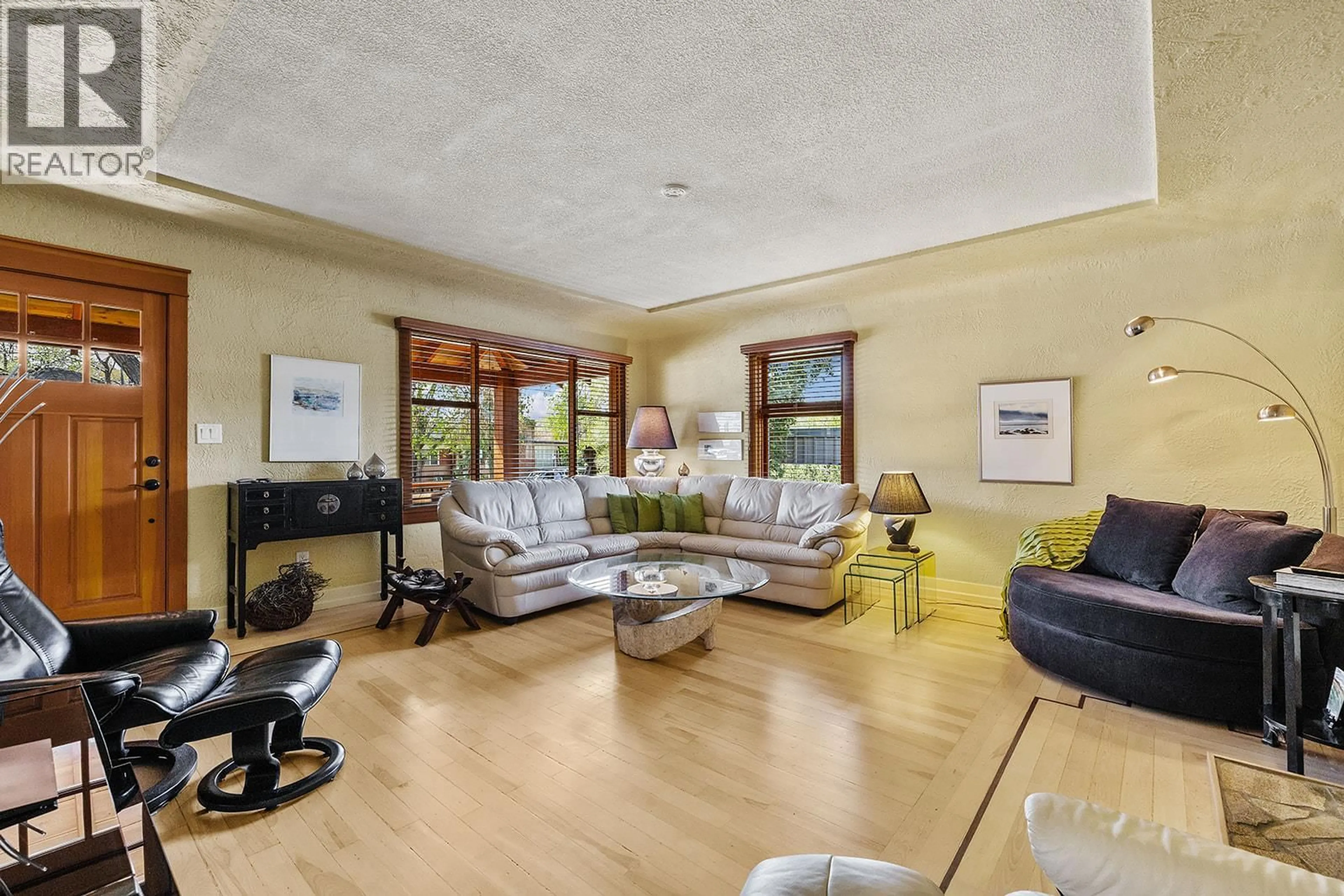 Living room with furniture, unknown for 354 BURNE AVENUE, Kelowna British Columbia V1Y5P1