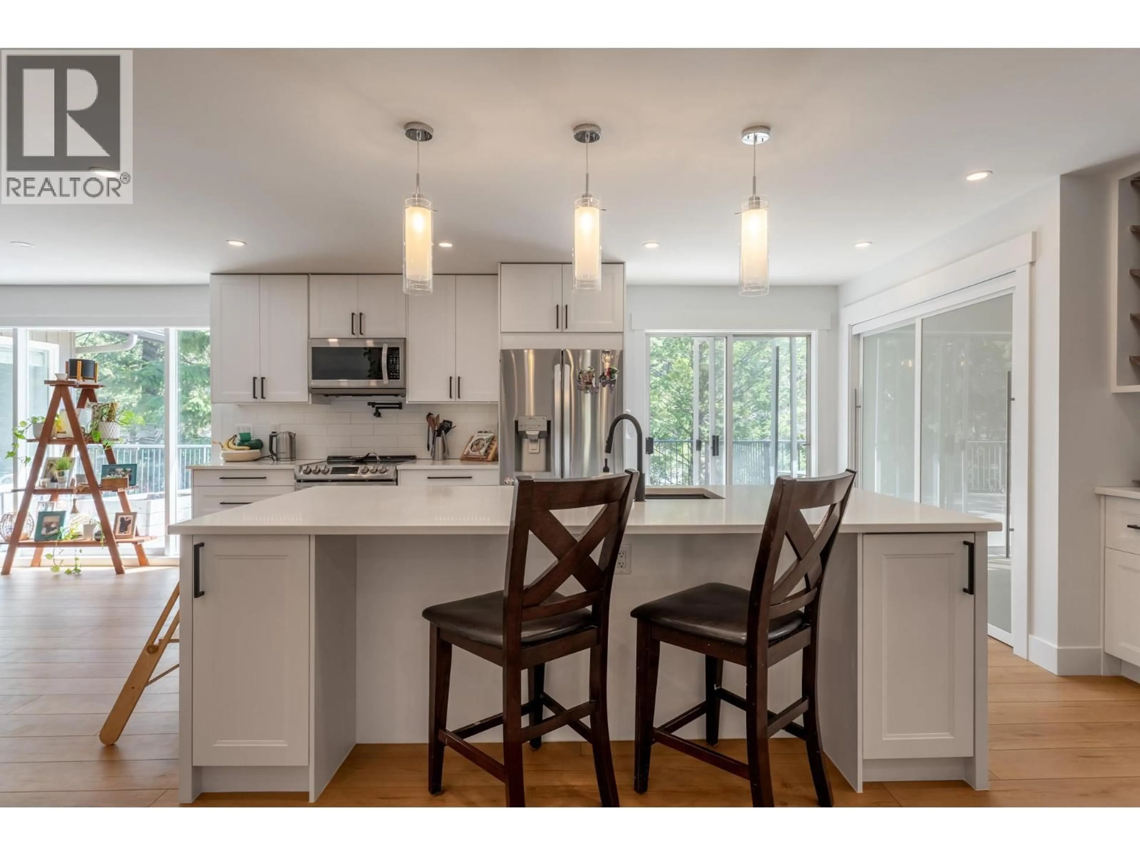 Open concept kitchen, wood/laminate floor for 400 CLIFTON ROAD, Kelowna British Columbia V1V1A5