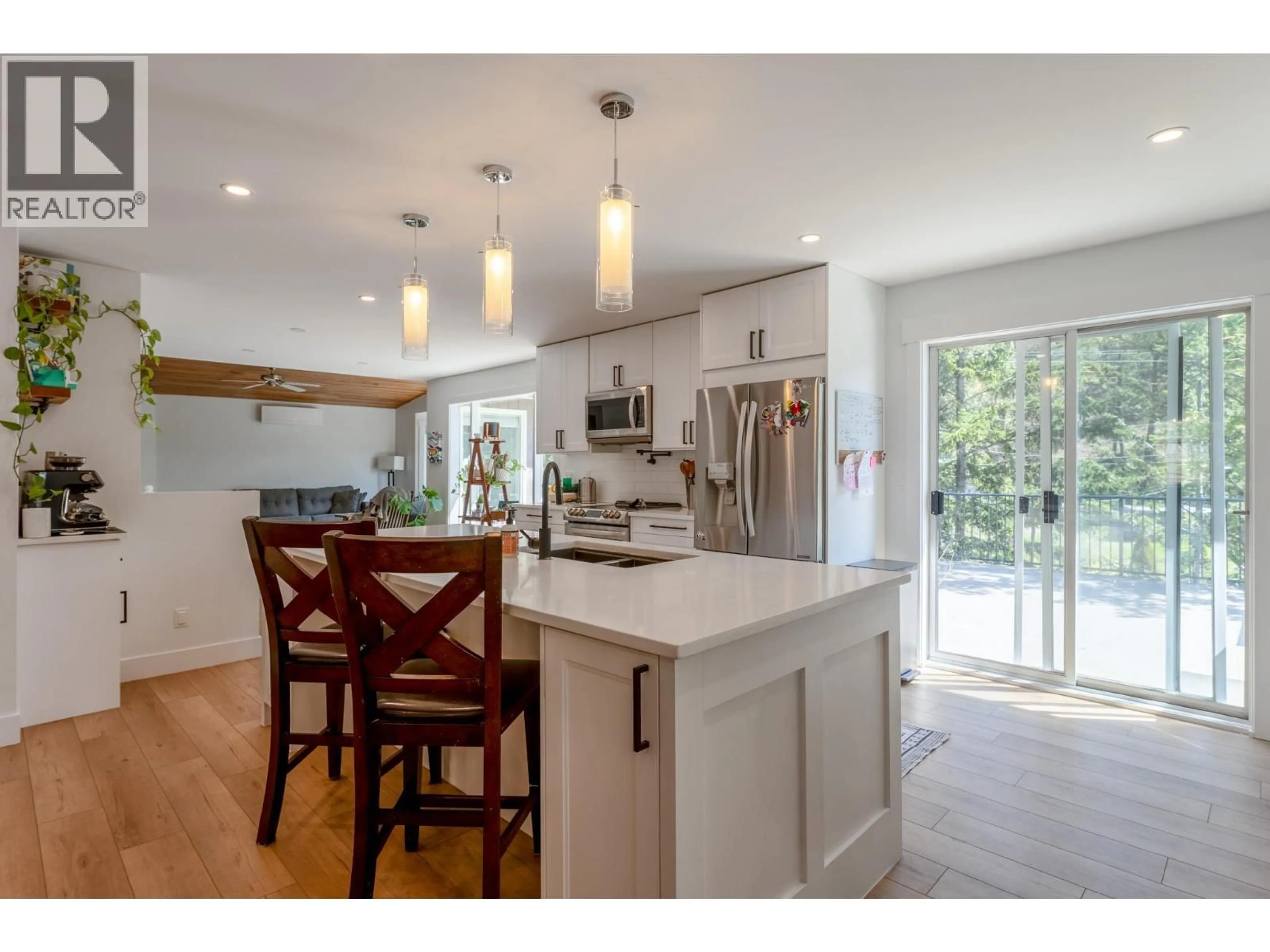 Open concept kitchen, unknown for 400 CLIFTON ROAD, Kelowna British Columbia V1V1A5