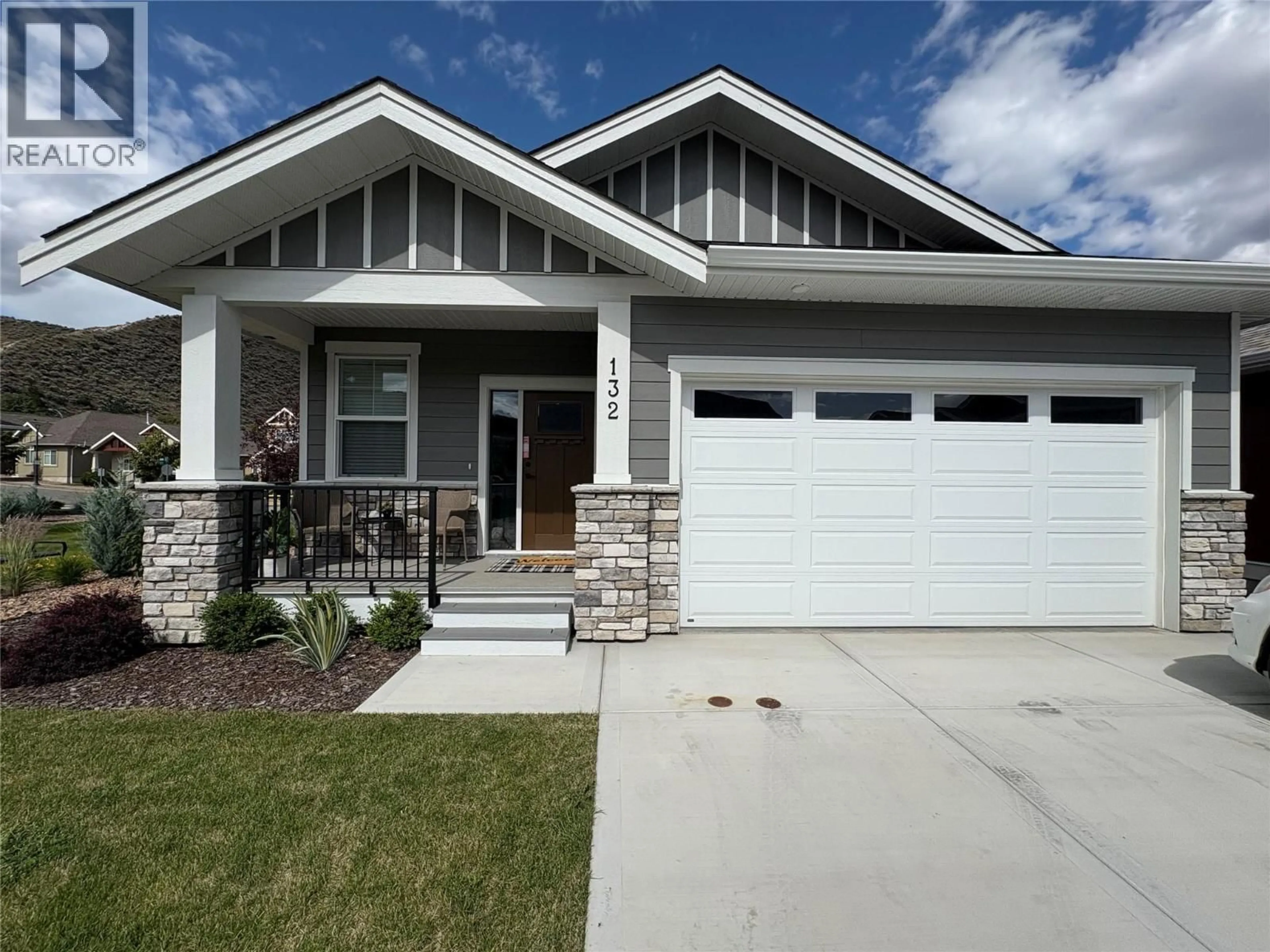 Home with vinyl exterior material, street for 132 - 200 GRAND BOULEVARD, Kamloops British Columbia V2C0H3
