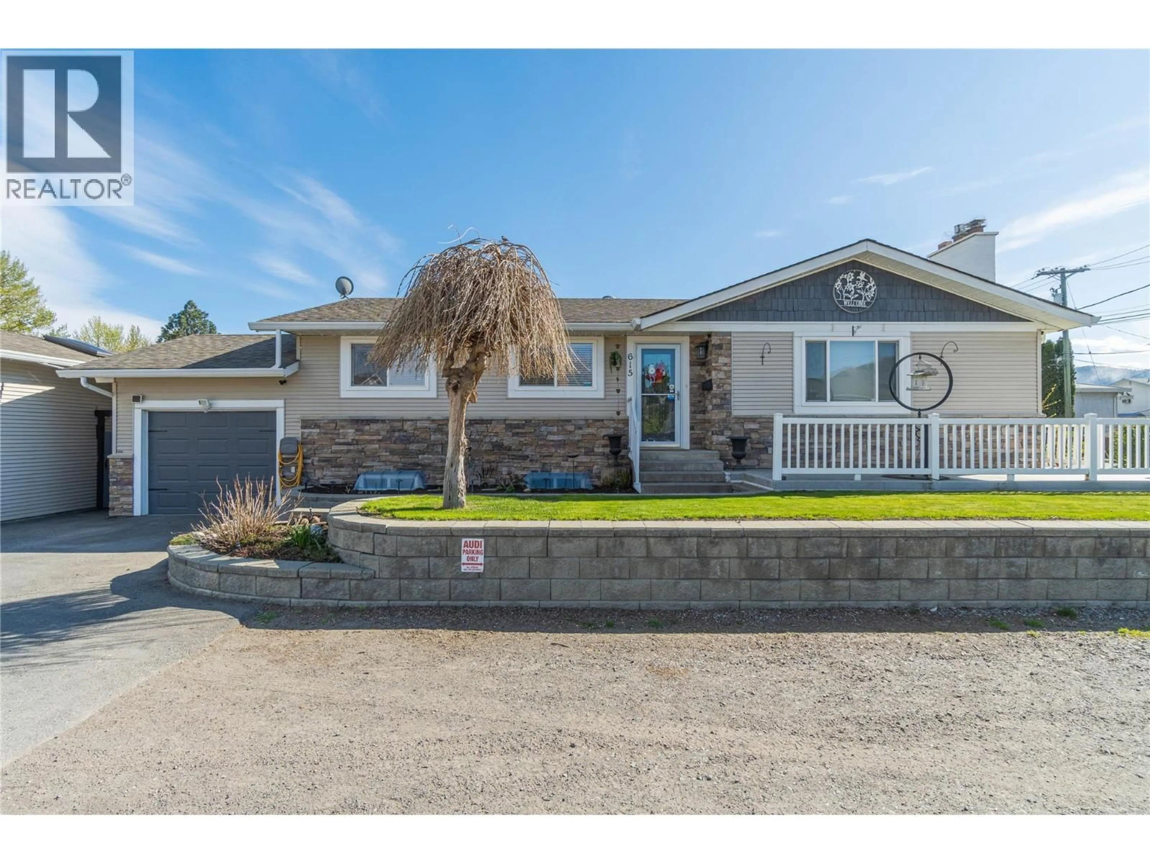 Home with vinyl exterior material, street for 615 YORK AVENUE, Kamloops British Columbia V2B7M5