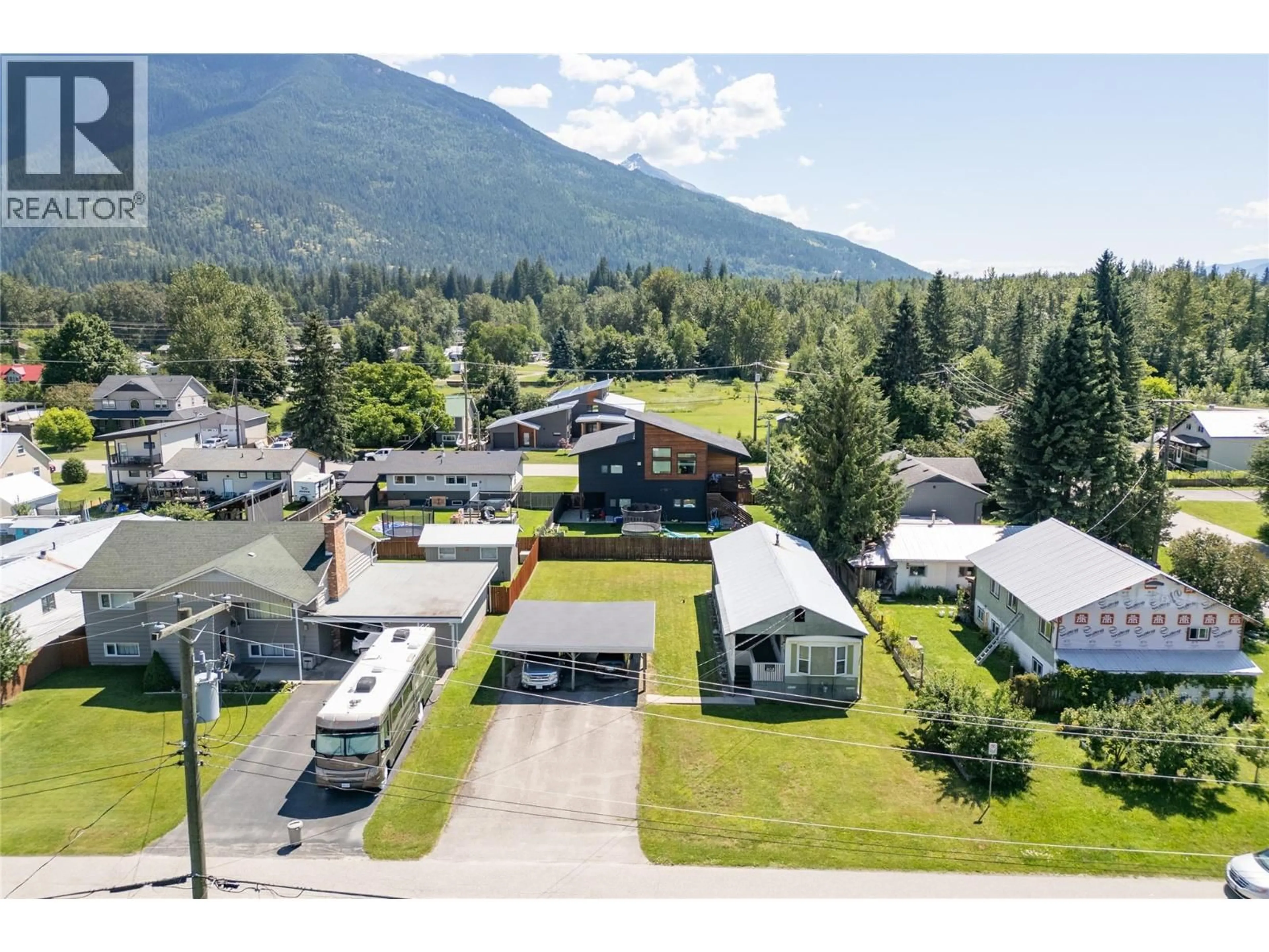 A pic from outside/outdoor area/front of a property/back of a property/a pic from drone, mountain view for 802 CENTER STREET, Revelstoke British Columbia V0E2S0