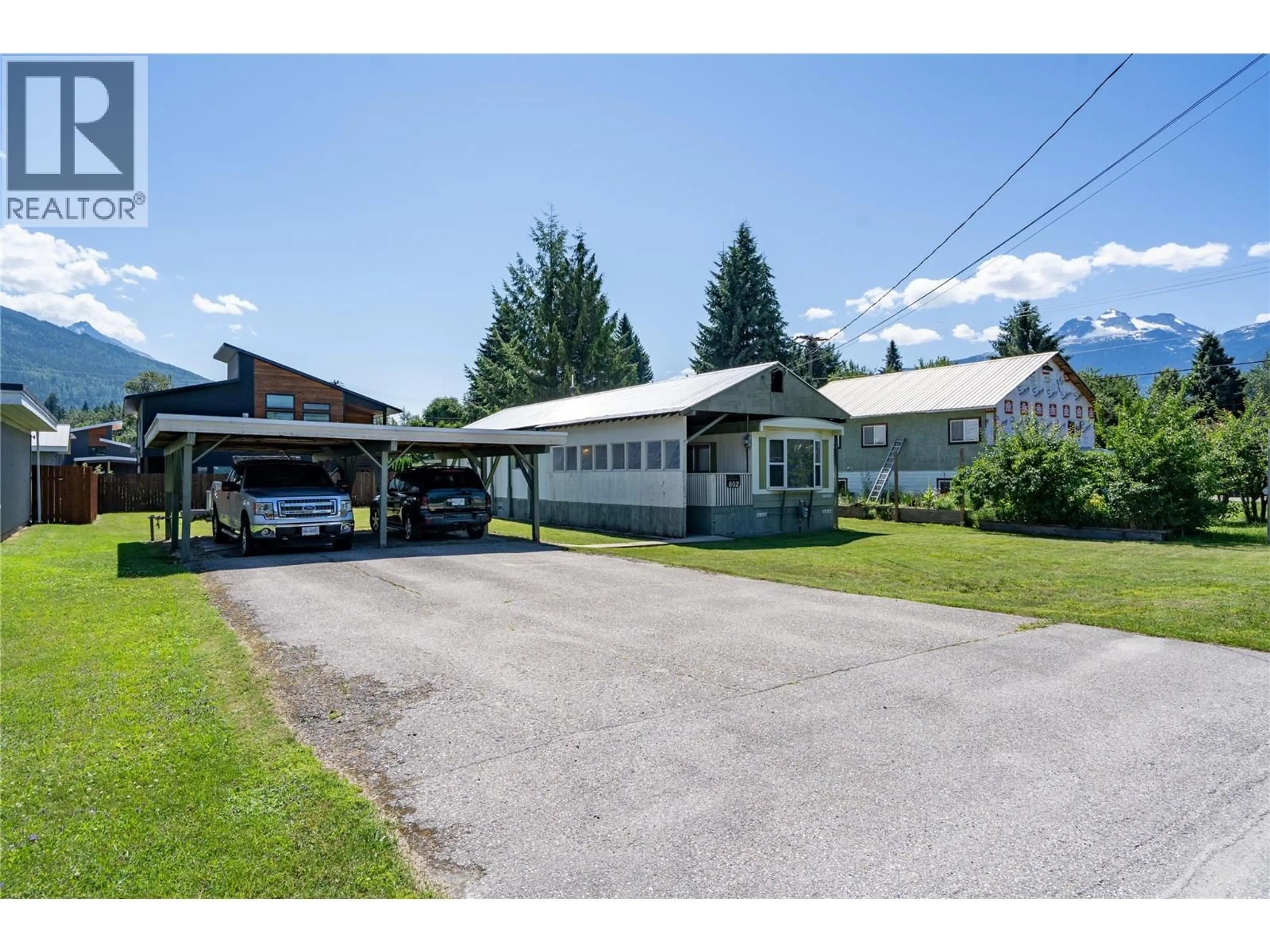 A pic from outside/outdoor area/front of a property/back of a property/a pic from drone, street for 802 CENTER STREET, Revelstoke British Columbia V0E2S0