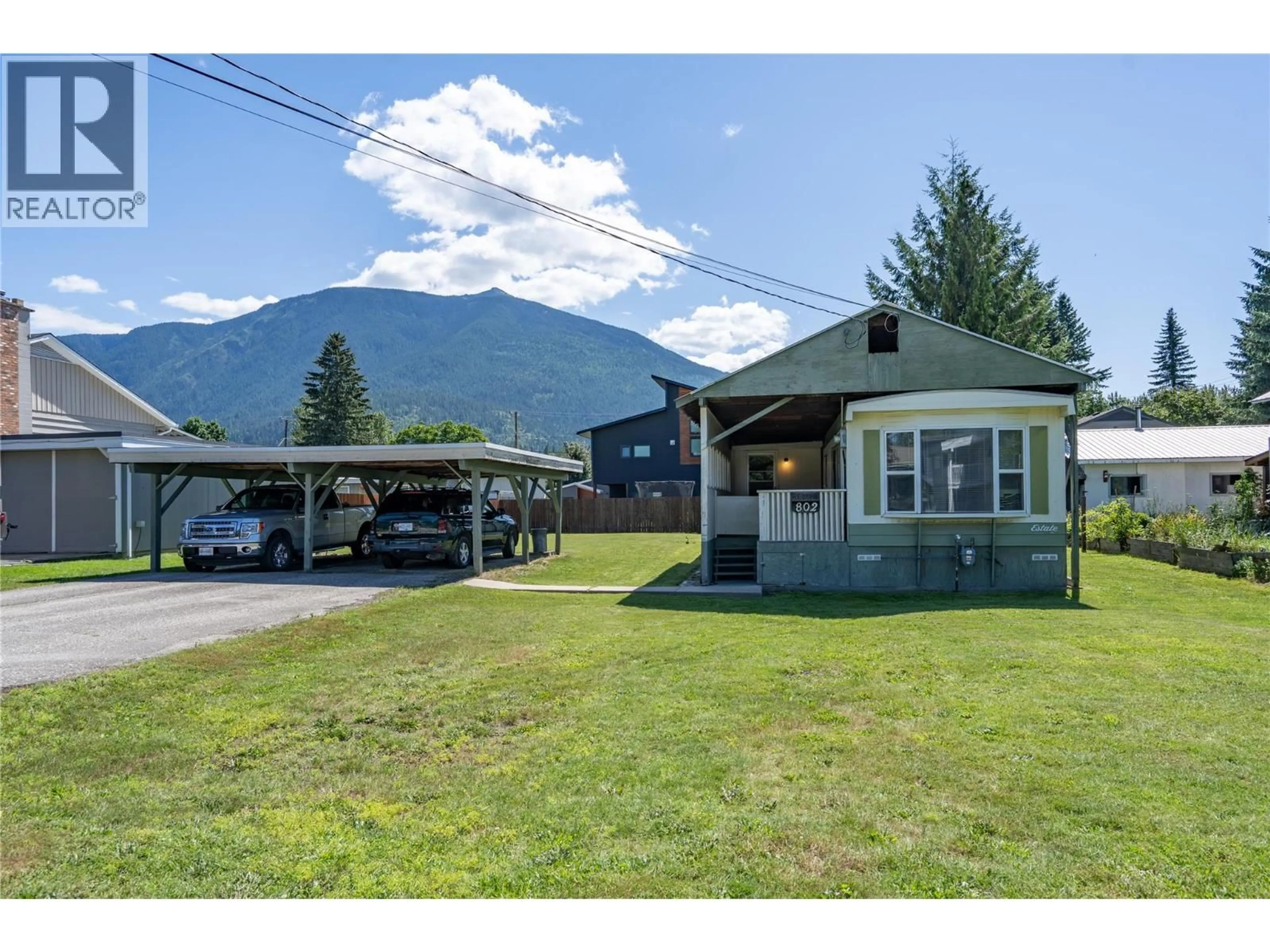 A pic from outside/outdoor area/front of a property/back of a property/a pic from drone, mountain view for 802 CENTER STREET, Revelstoke British Columbia V0E2S0