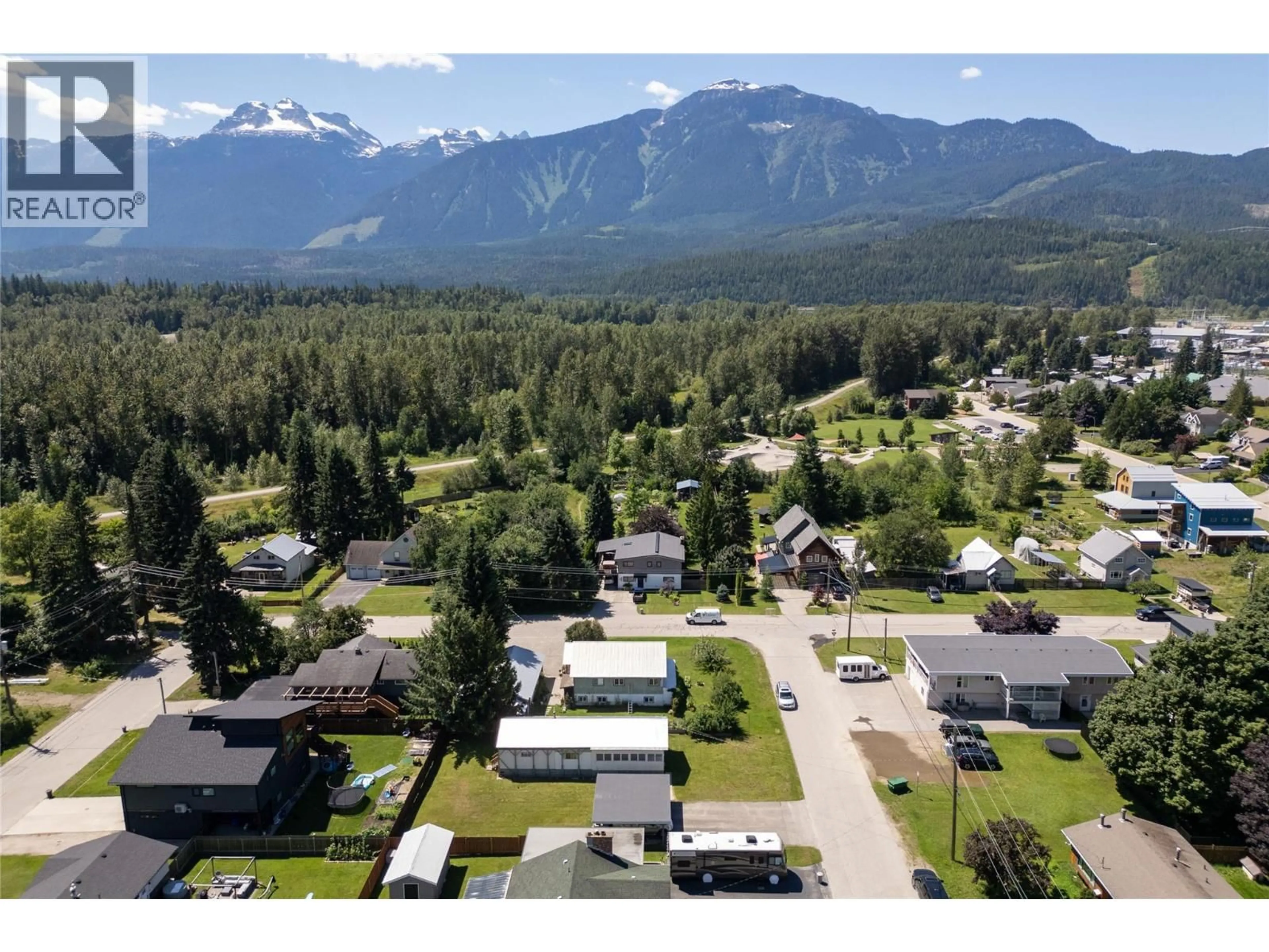A pic from outside/outdoor area/front of a property/back of a property/a pic from drone, mountain view for 802 CENTER STREET, Revelstoke British Columbia V0E2S0
