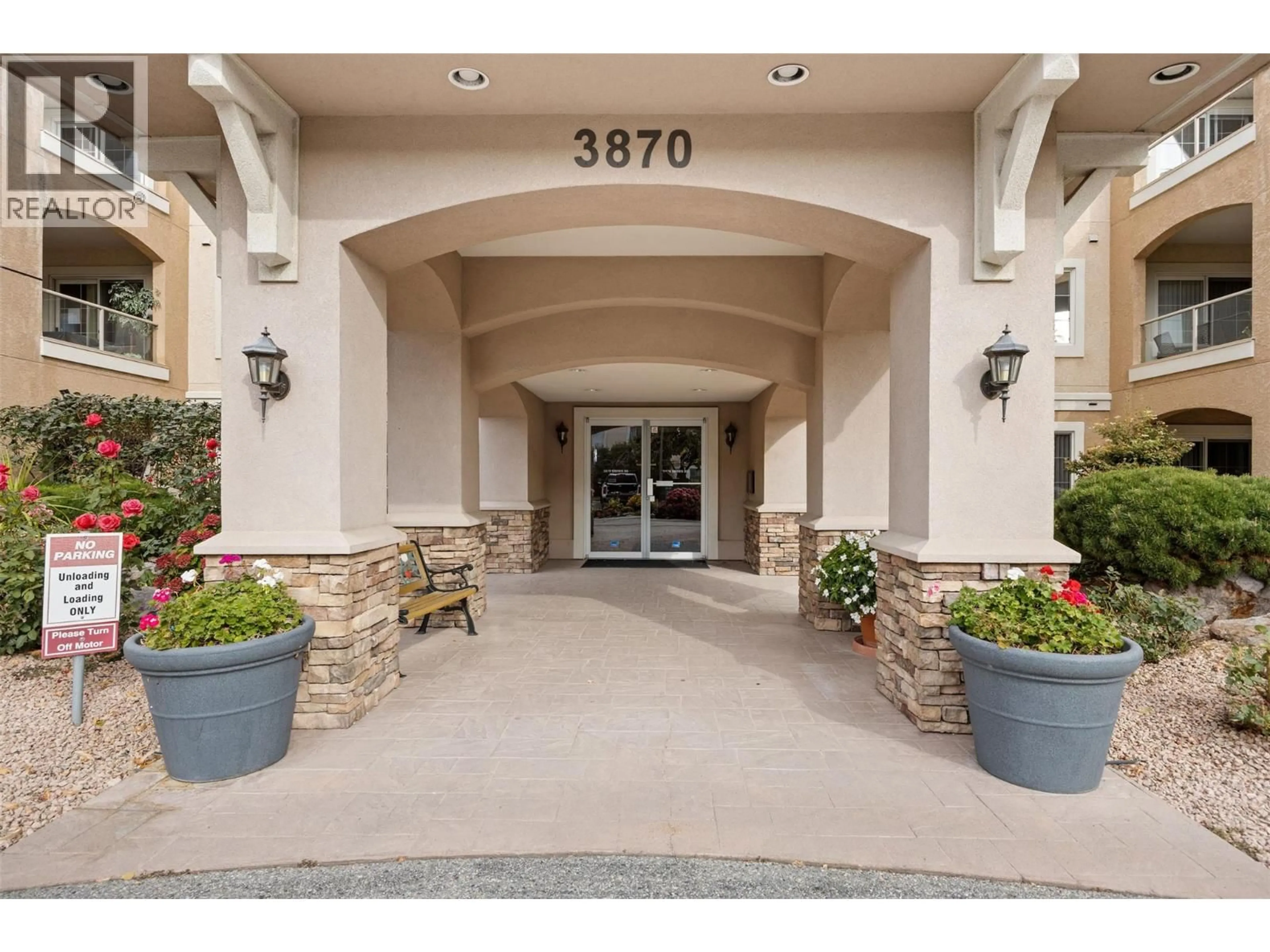 Indoor foyer for 305 - 3870 BROWN ROAD, West Kelowna British Columbia V4T2J5