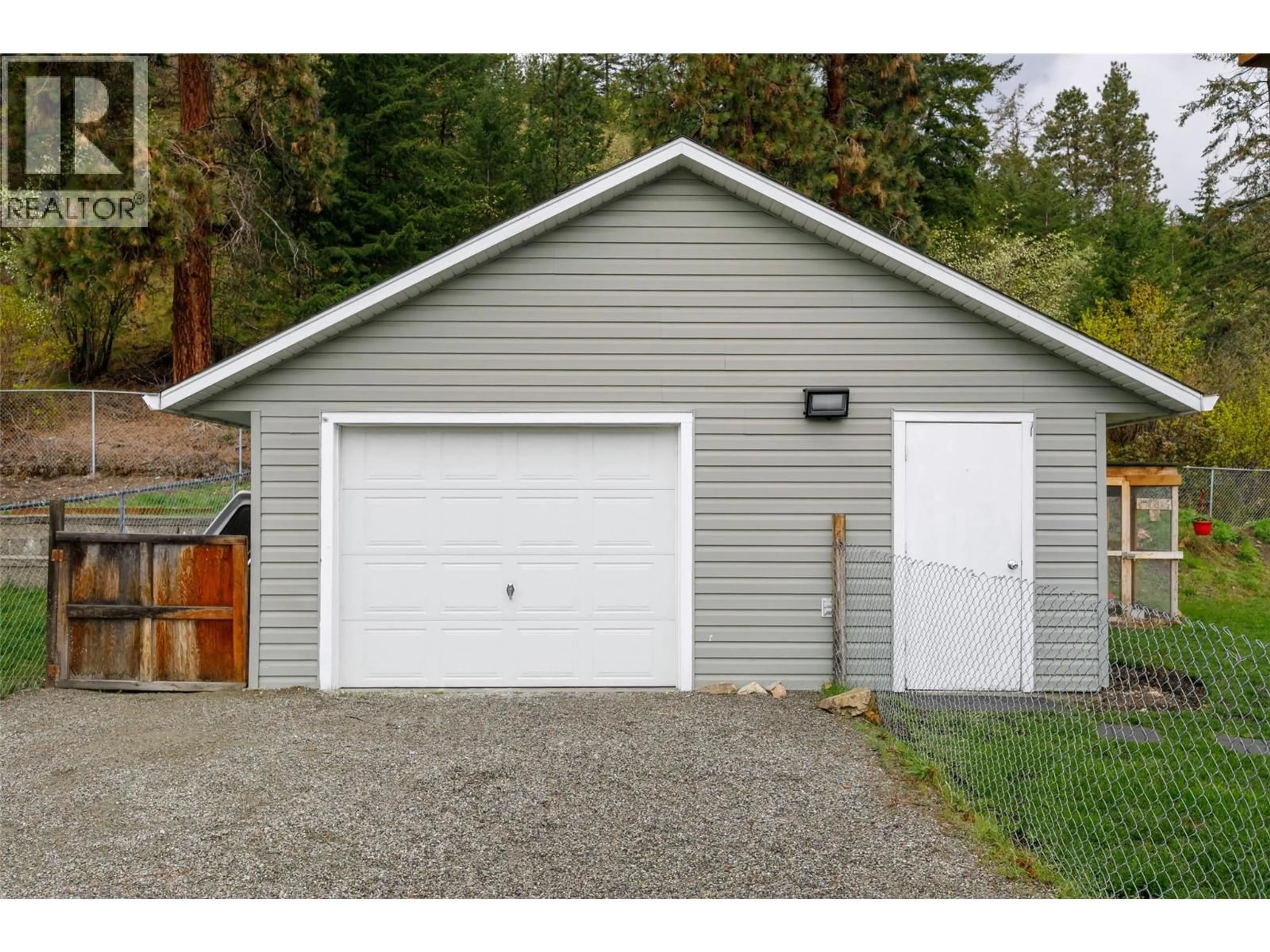 Indoor garage for 7318 FINTRY DELTA ROAD, Kelowna British Columbia V1Z3V2