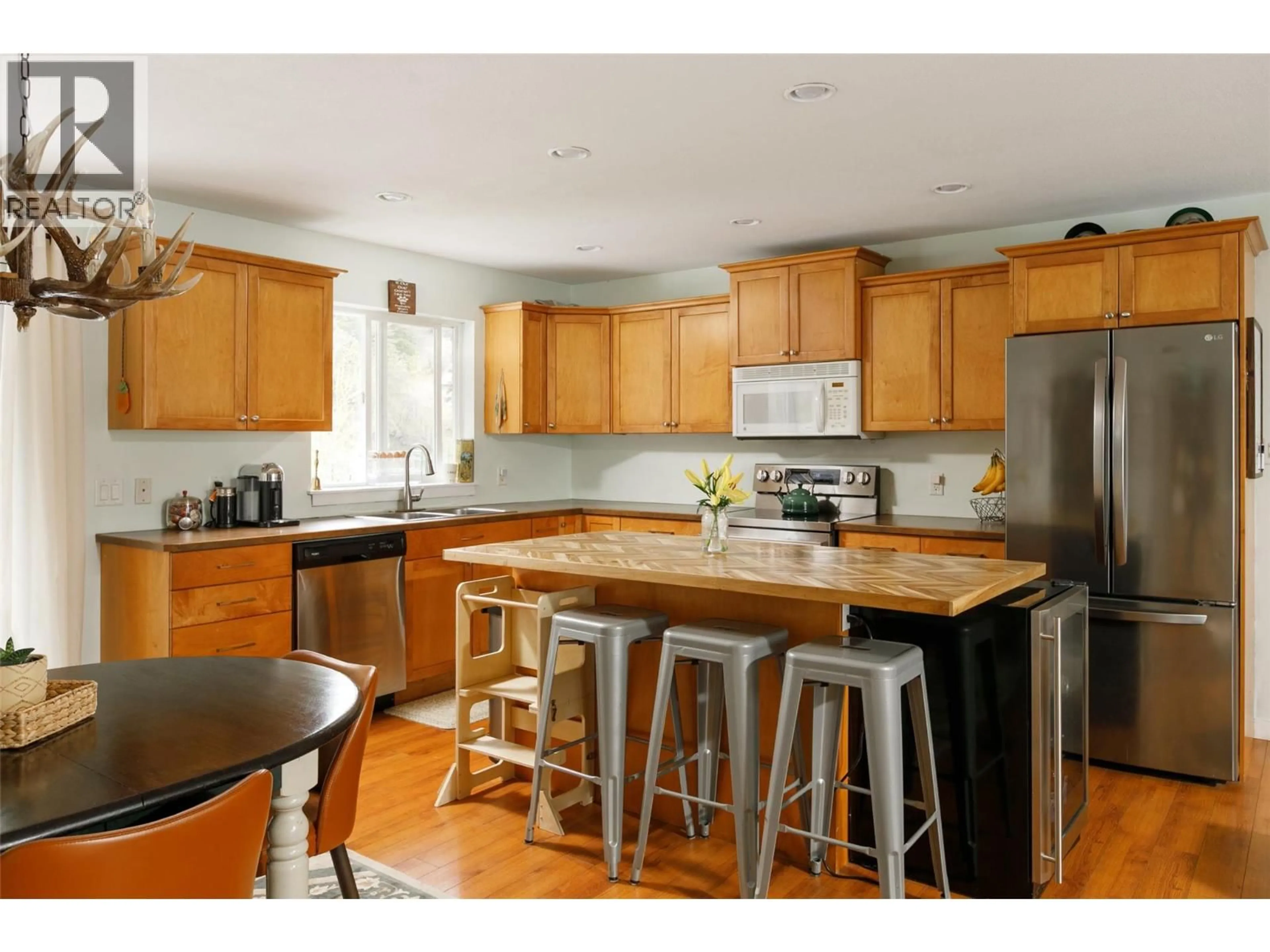 Open concept kitchen, wood/laminate floor for 7318 FINTRY DELTA ROAD, Kelowna British Columbia V1Z3V2