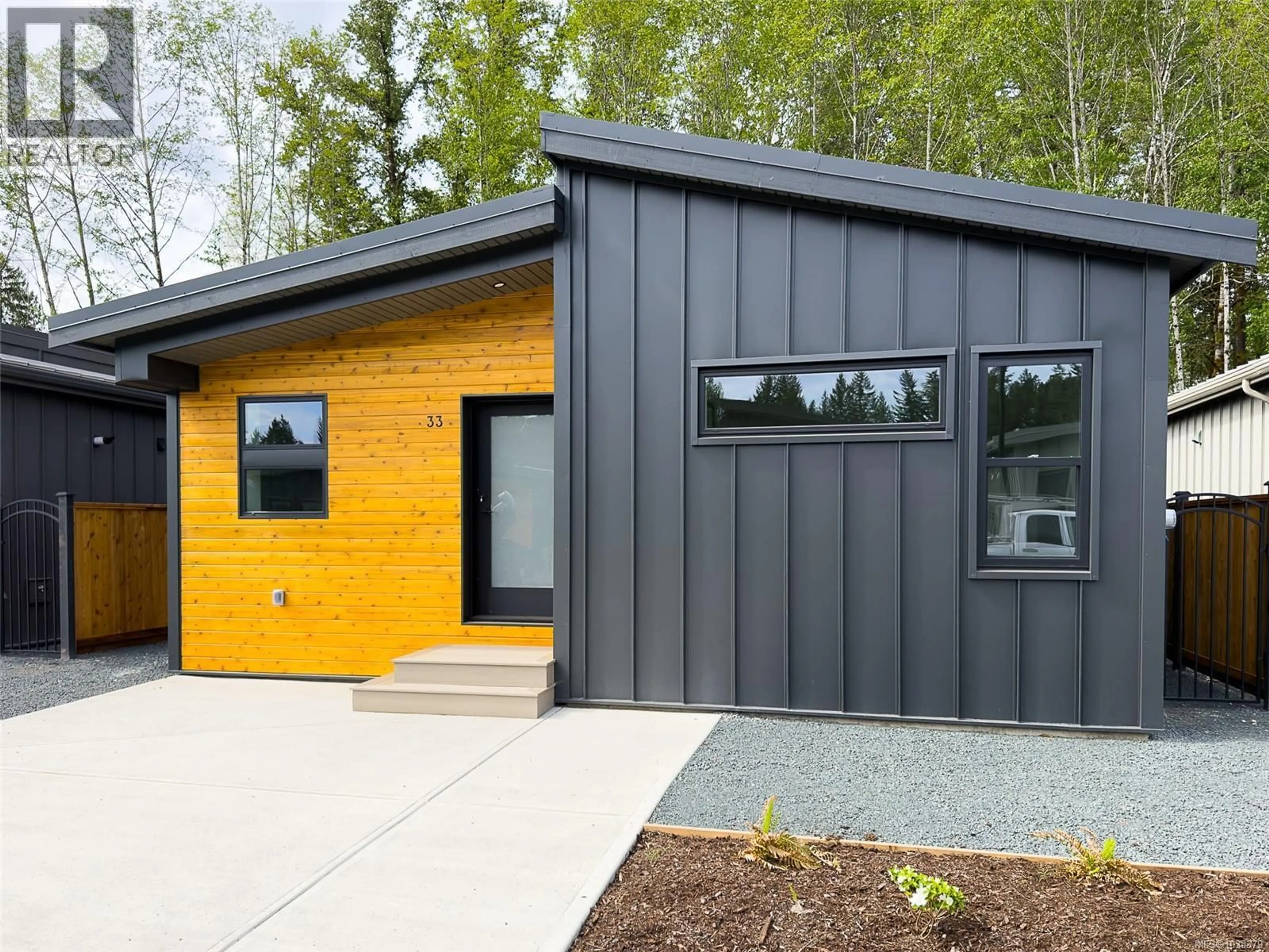 Home with vinyl exterior material, street for 33 - 3025 ROYSTON ROAD, Cumberland British Columbia V0R1S0
