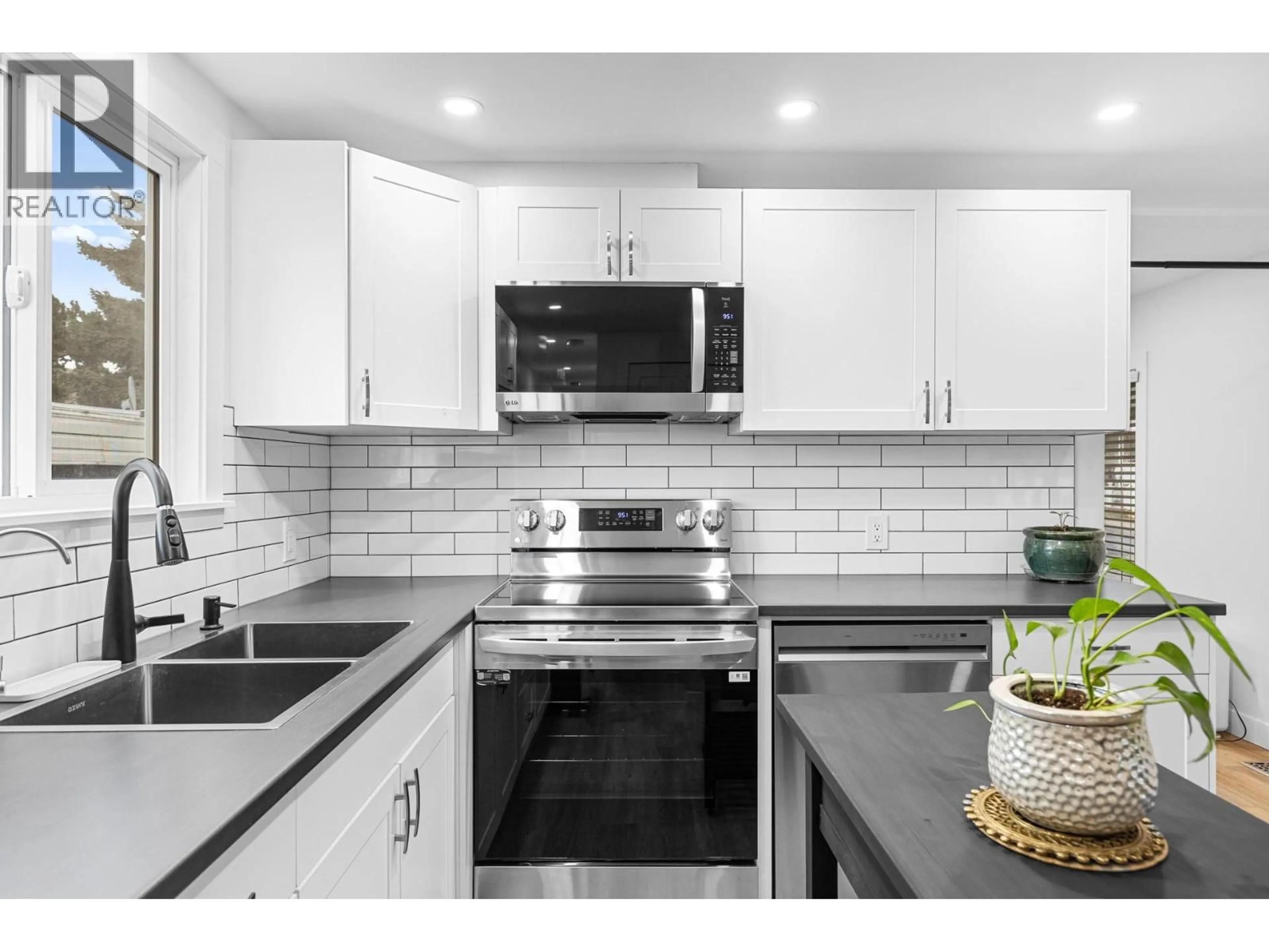 Open concept kitchen, ceramic/tile floor for 58 - 9020 JIM BAILEY ROAD, Kelowna British Columbia V4V1E5