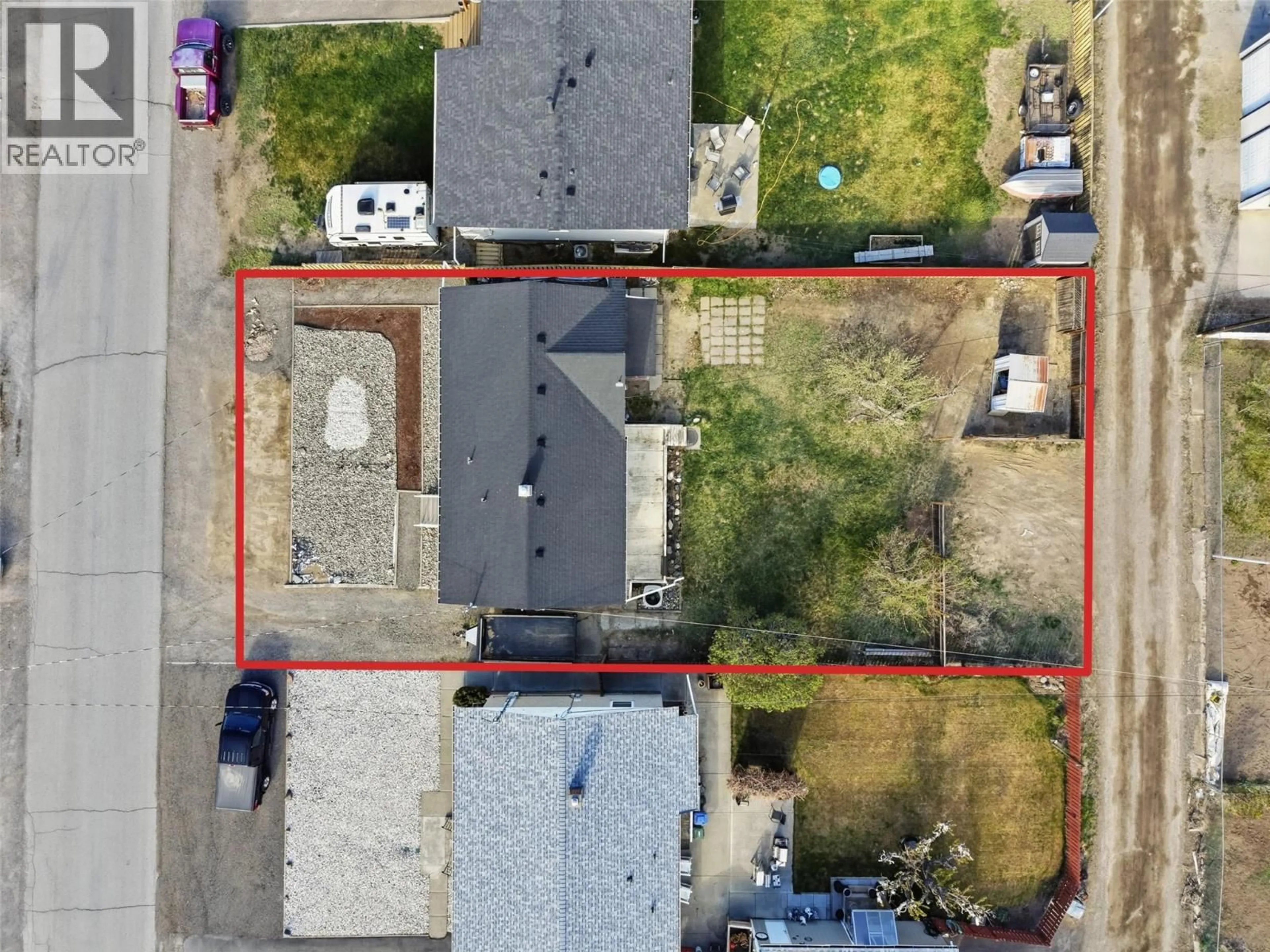 A pic from outside/outdoor area/front of a property/back of a property/a pic from drone, street for 1144 SHERBROOKE AVENUE, Kamloops British Columbia V2B1W7