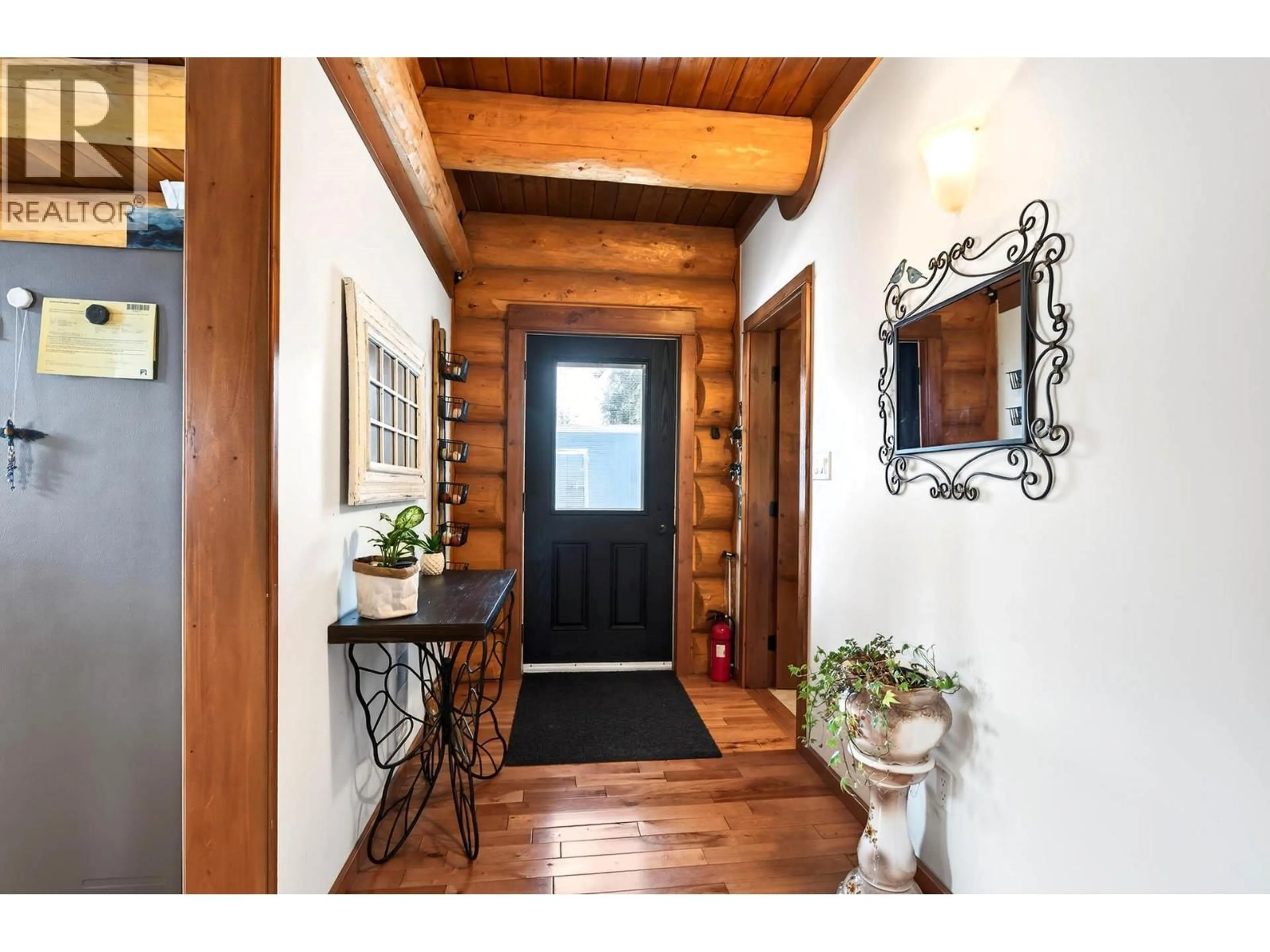 Indoor entryway for 165 OGDEN ROAD, Clearwater British Columbia V0E1N2