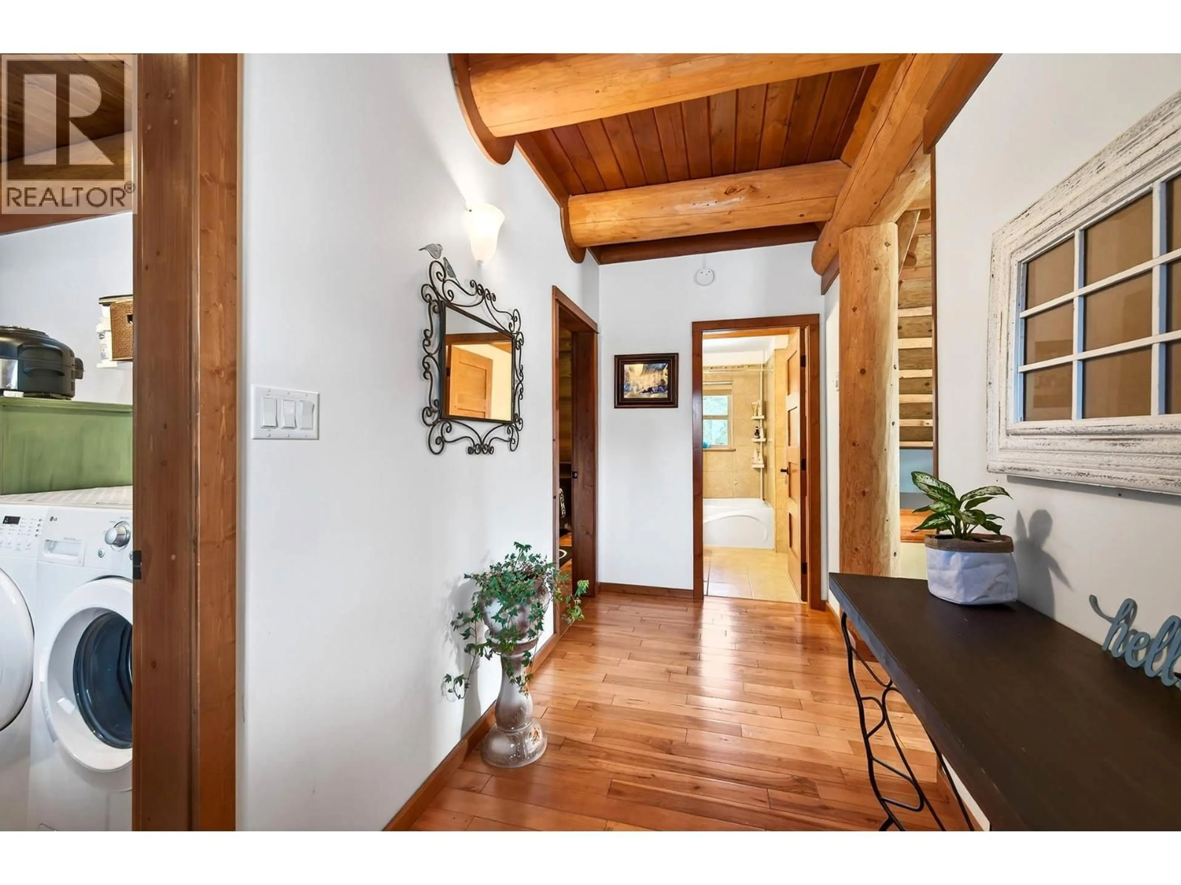 Indoor entryway for 165 OGDEN ROAD, Clearwater British Columbia V0E1N2