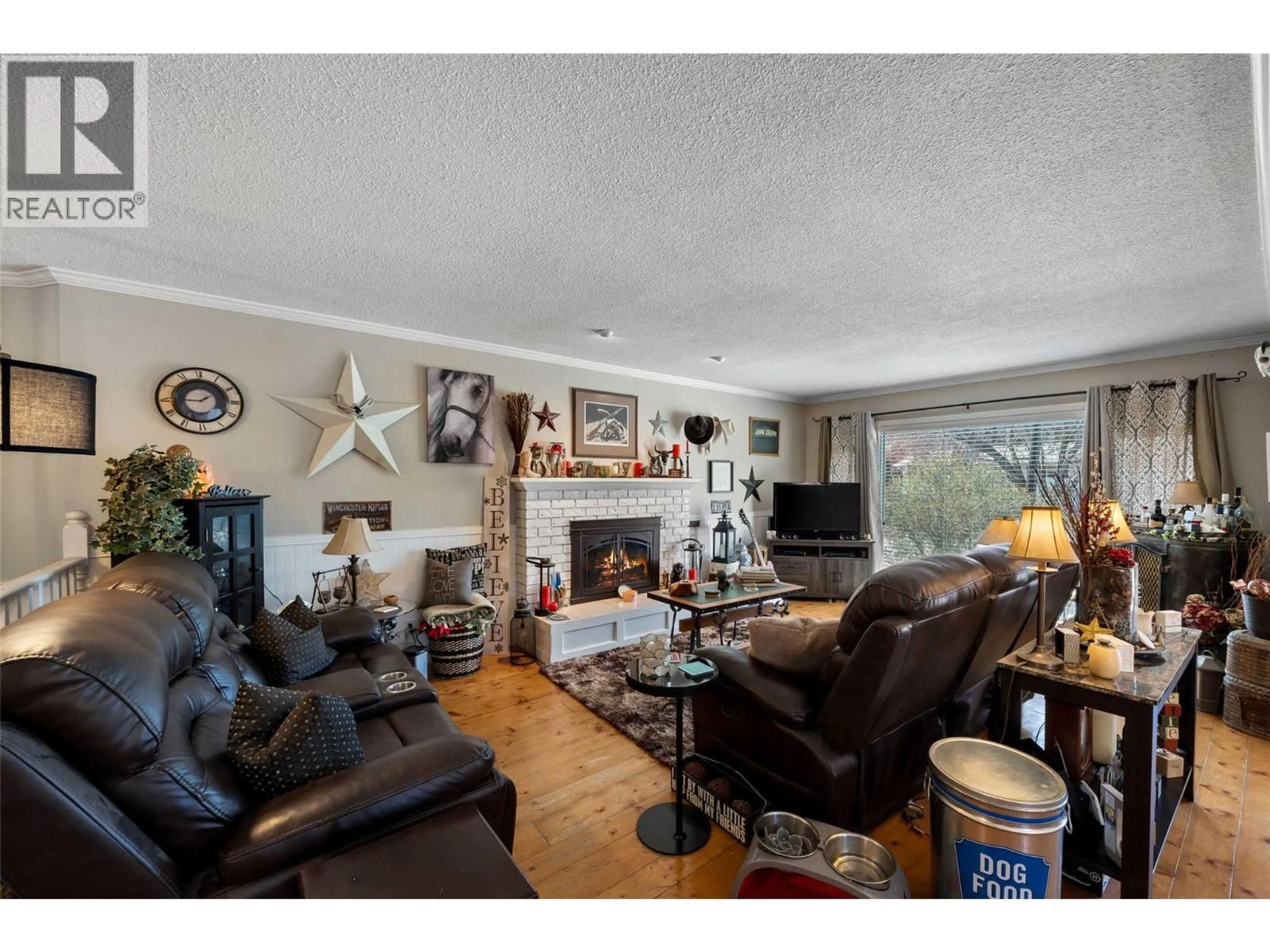 Living room with furniture, wood/laminate floor for 4602 STRAWBERRY LANE, Kamloops British Columbia V2H1L6