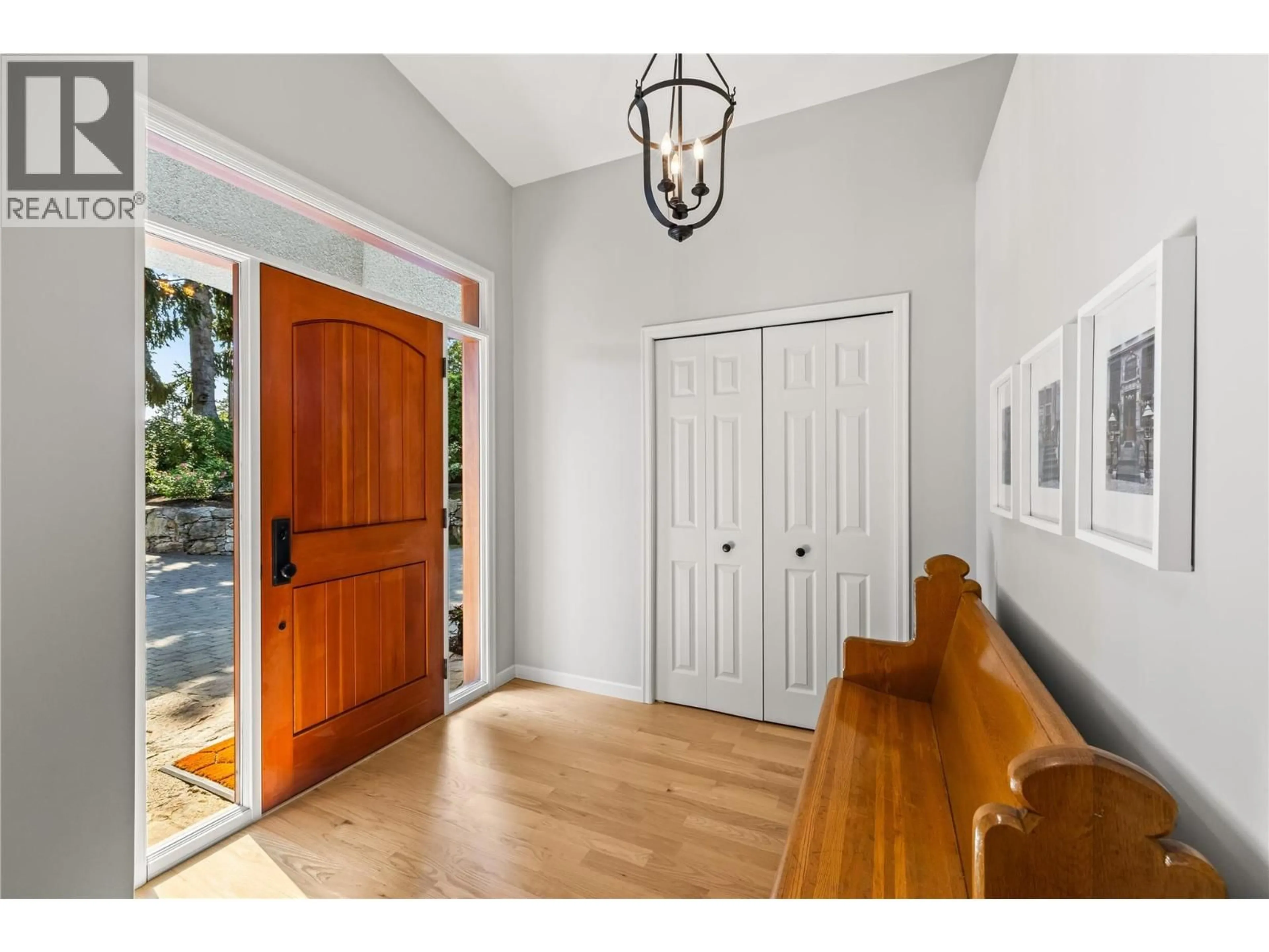 Indoor entryway for 2919 COLLENS HILL ROAD, Kelowna British Columbia V1Z1P6