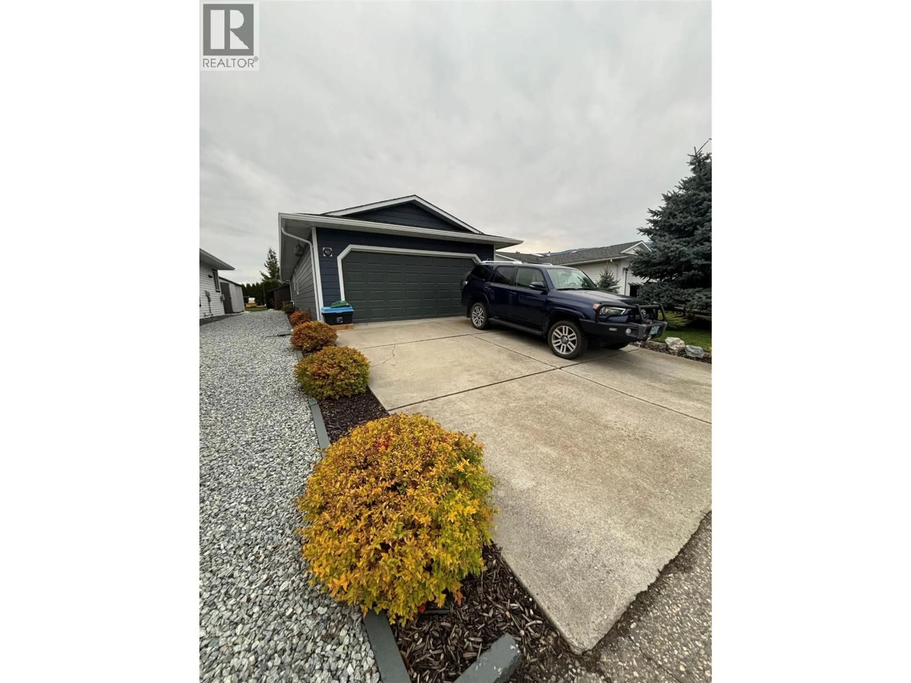 A pic from outside/outdoor area/front of a property/back of a property/a pic from drone, water/lake/river/ocean view for 839 8TH AVENUE, Vernon British Columbia V1H1Z1