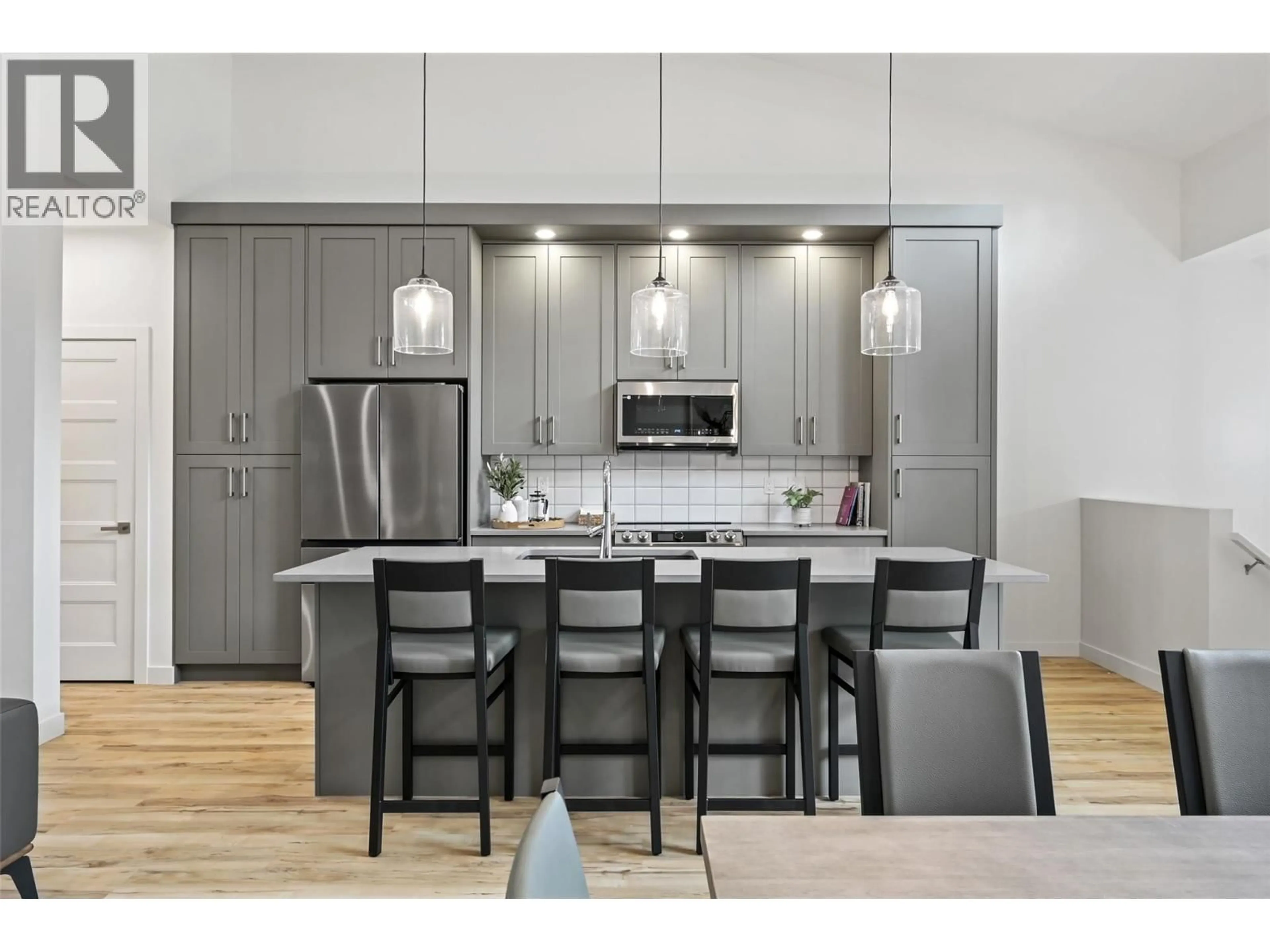 Contemporary kitchen, unknown for 22B - 5150 FAIRWAY DRIVE, Fairmont Hot Springs British Columbia V0B2L0