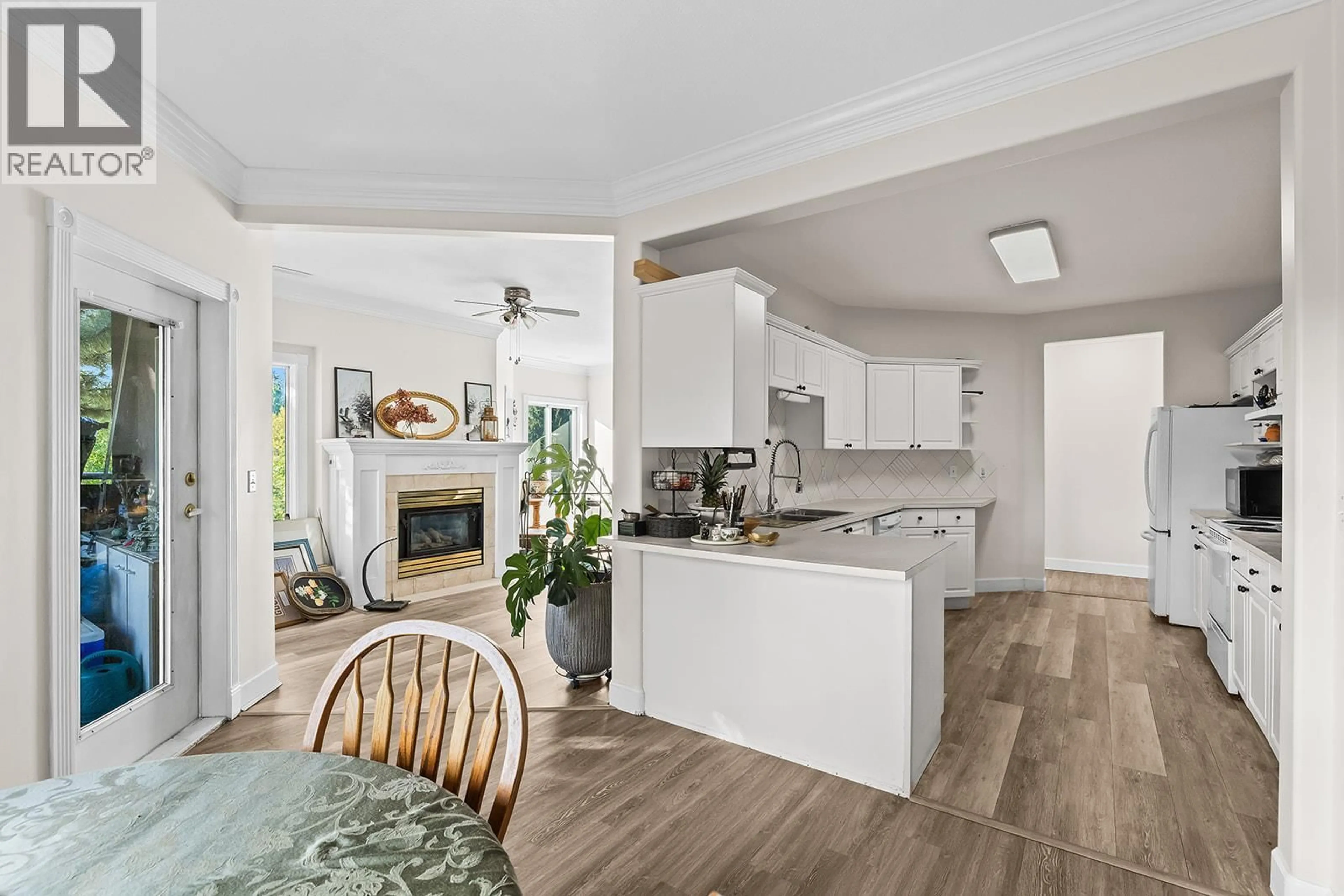 Open concept kitchen, ceramic/tile floor for 203 - 1940 RICHTER STREET, Kelowna British Columbia V1Y2N2