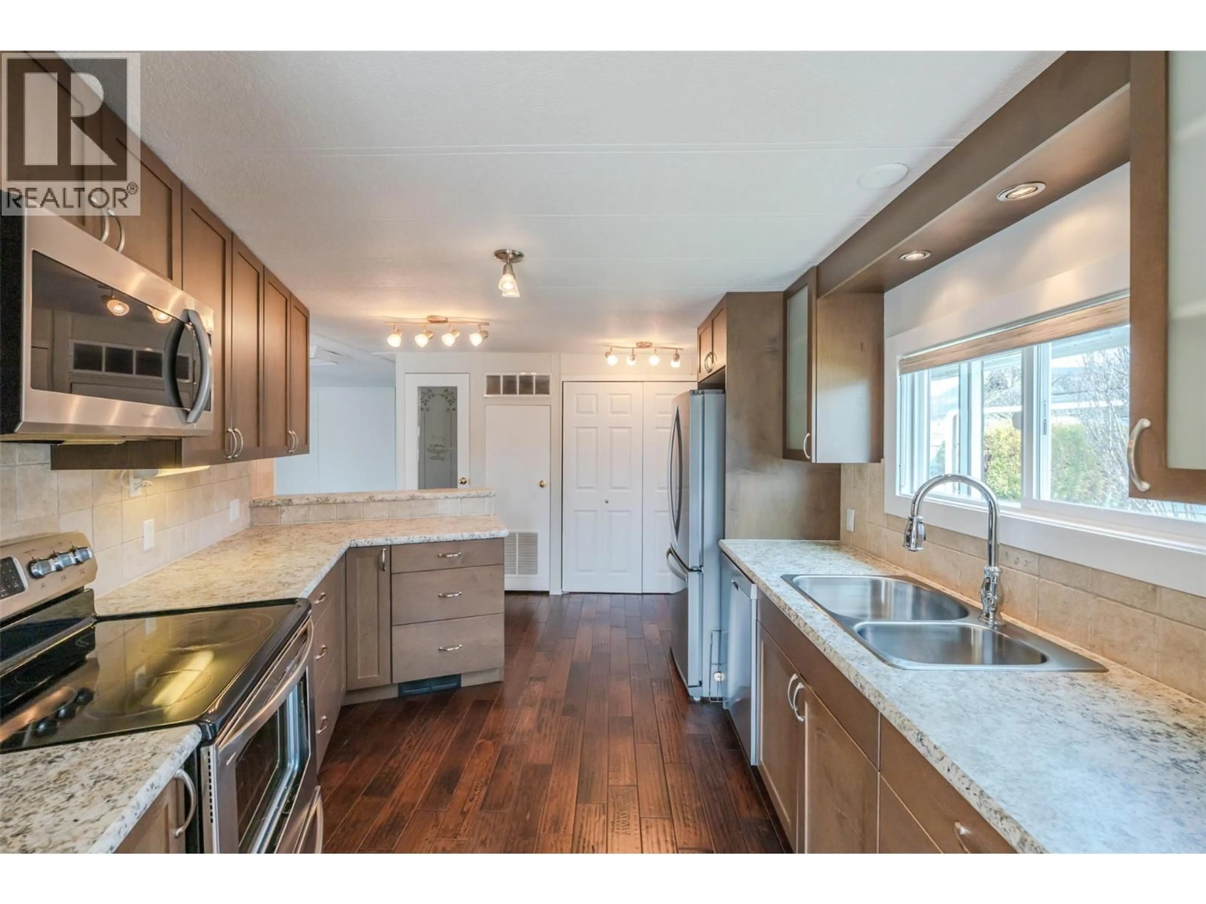 Open concept kitchen, unknown for 318 - 321 YORKTON AVENUE, Penticton British Columbia V2A3V6