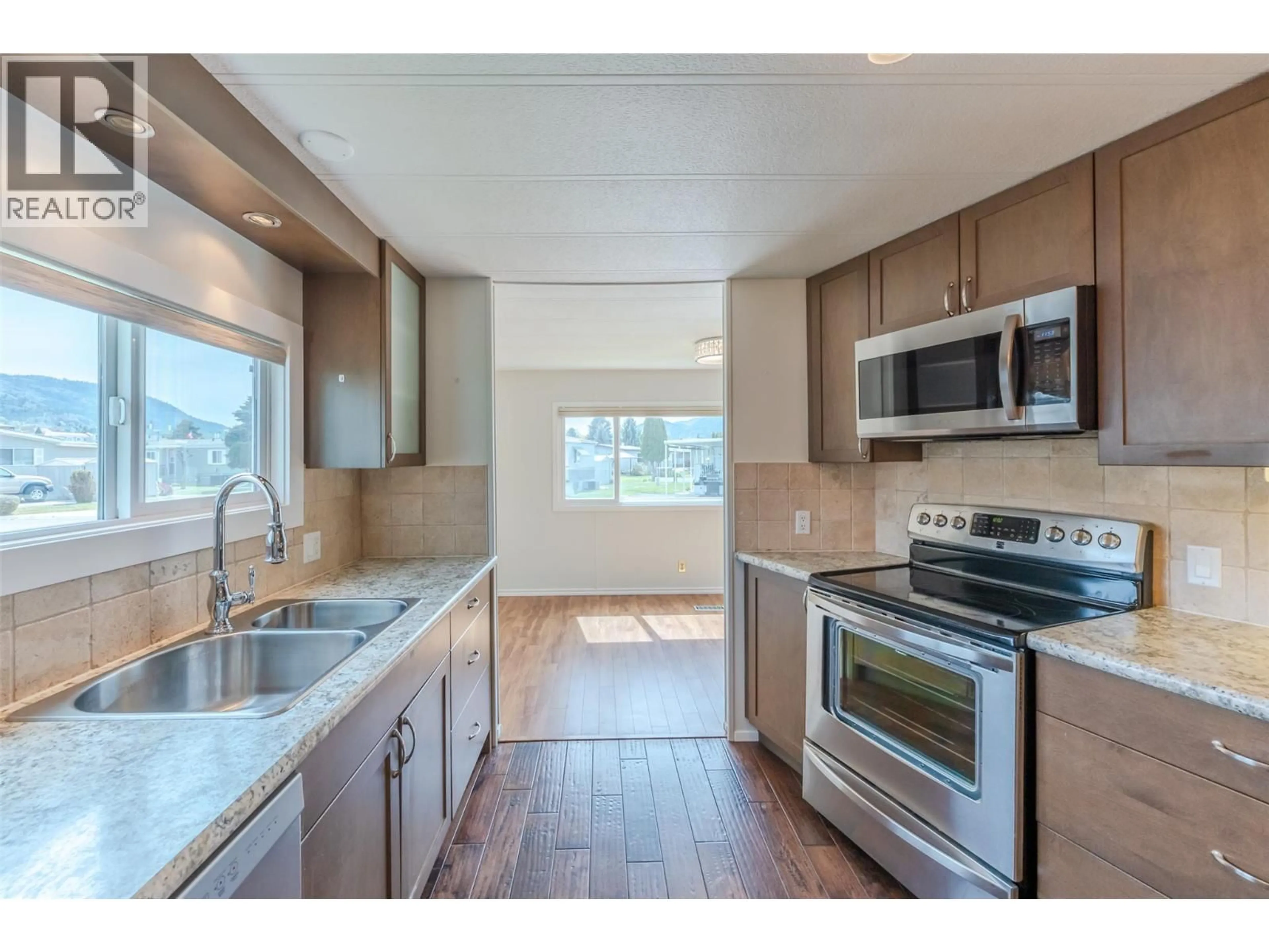 Standard kitchen, unknown for 318 - 321 YORKTON AVENUE, Penticton British Columbia V2A3V6