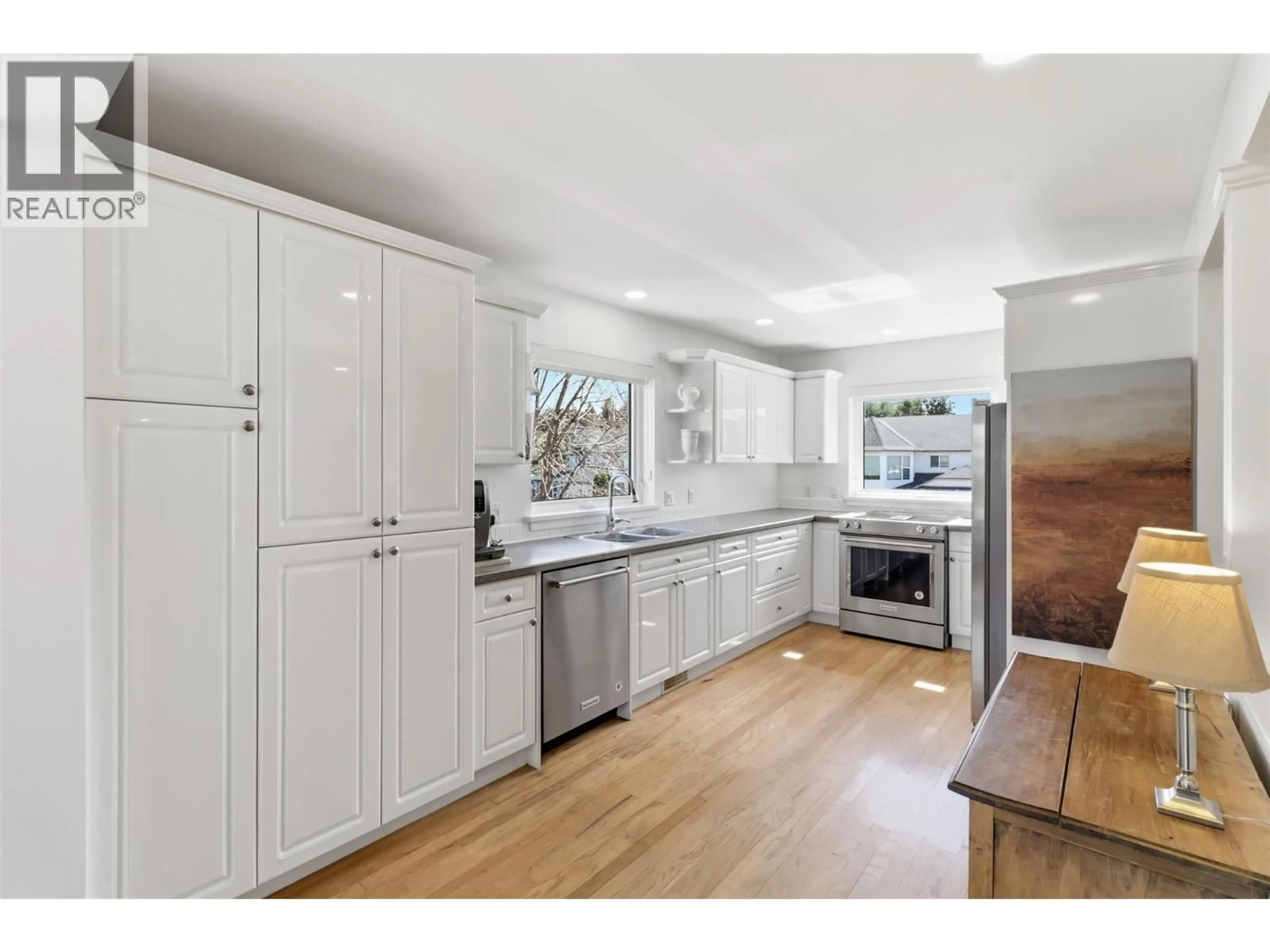 Open concept kitchen, unknown for 260 SUNHILL COURT, Kamloops British Columbia V2E2P5