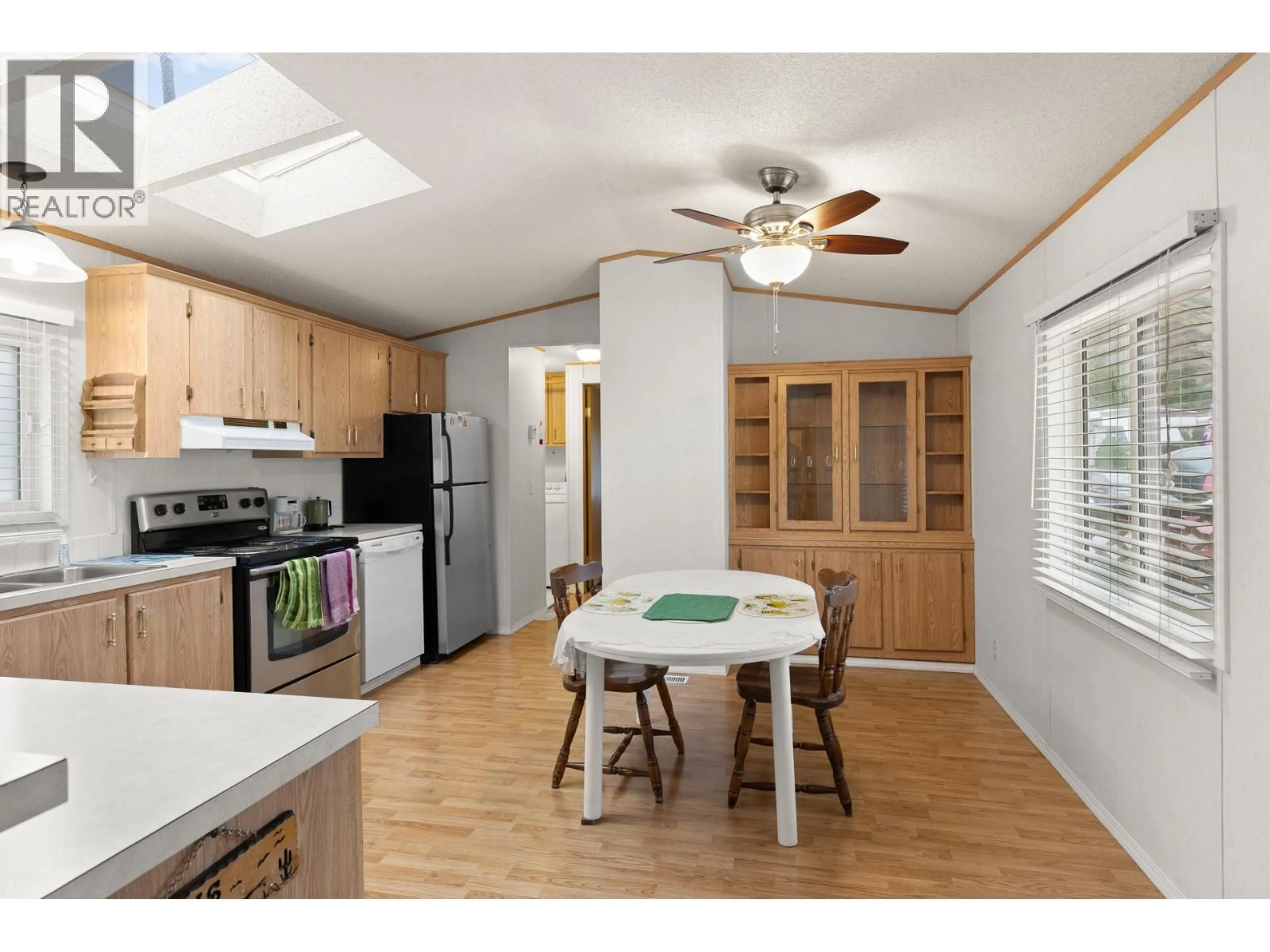 Open concept kitchen, wood/laminate floor for 33 - 1929 97 HIGHWAY SOUTH, Westbank British Columbia V1Z2Z1