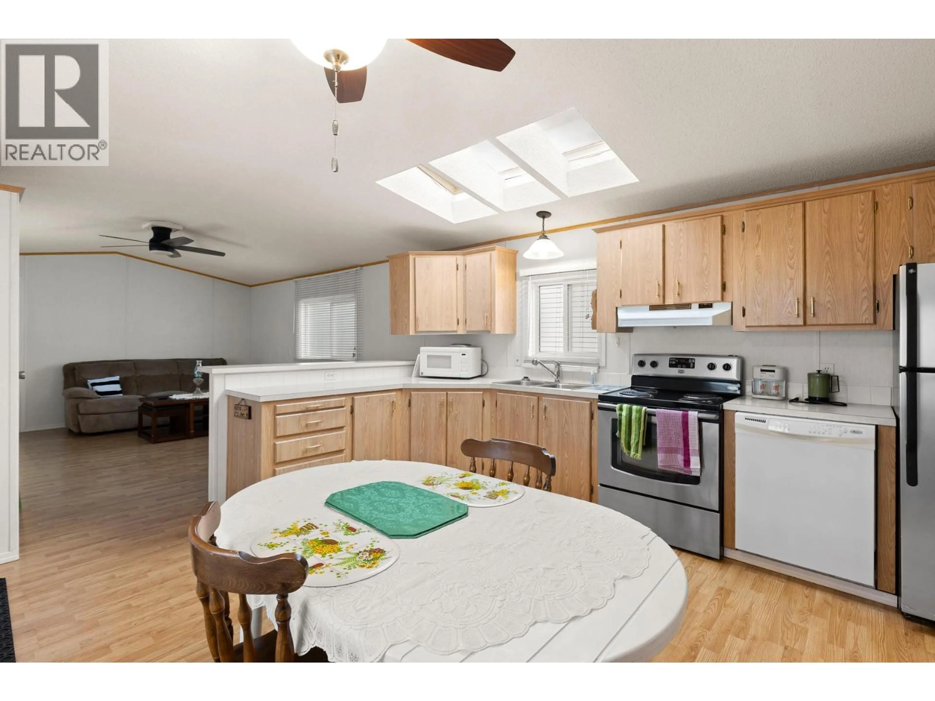 Open concept kitchen, unknown for 33 - 1929 97 HIGHWAY SOUTH, Westbank British Columbia V1Z2Z1