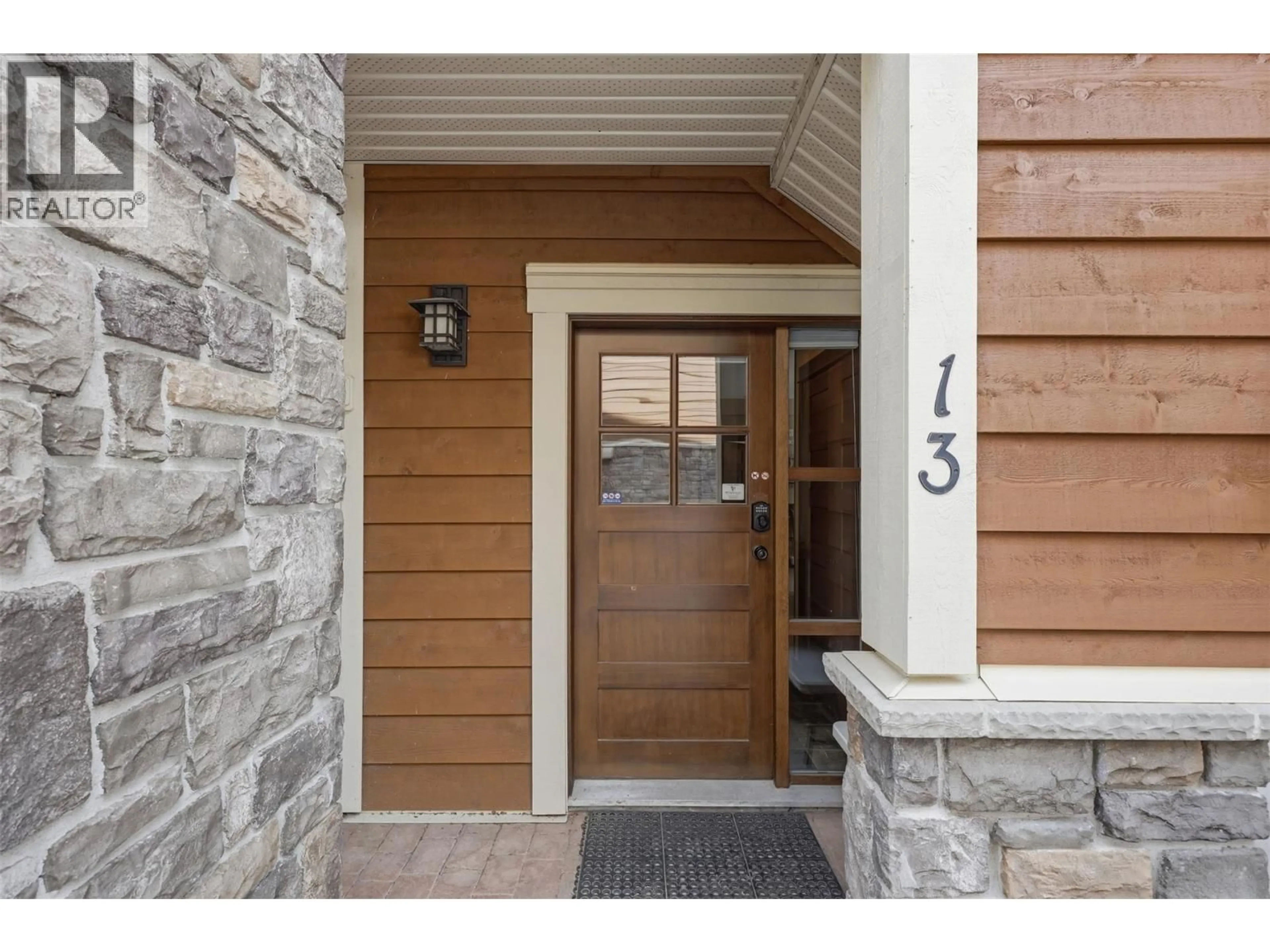 Indoor entryway for 13 - 5005 VALLEY DRIVE, Sun Peaks British Columbia V0E5N0